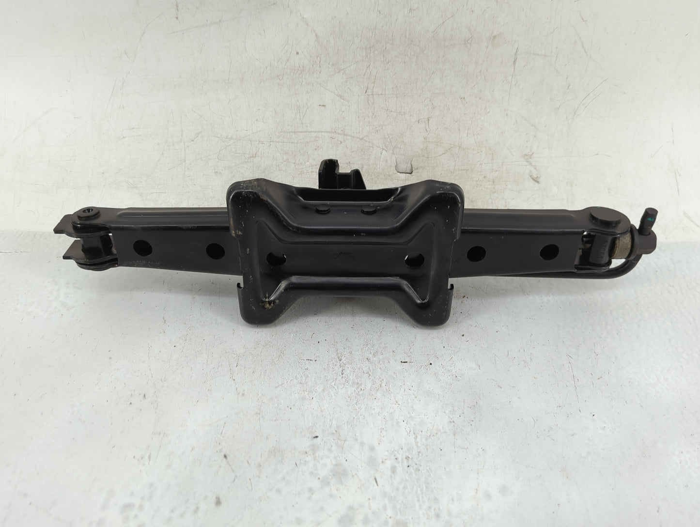 2006 Ford Focus Spare Scissor Car Jack - Oemusedautoparts1.com