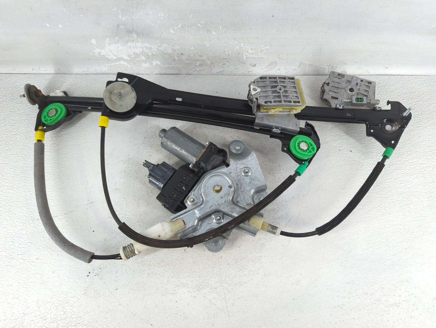 2005-2009 Ford Mustang Driver Left Front Window Regulator 912436 - Oemusedautoparts1.com