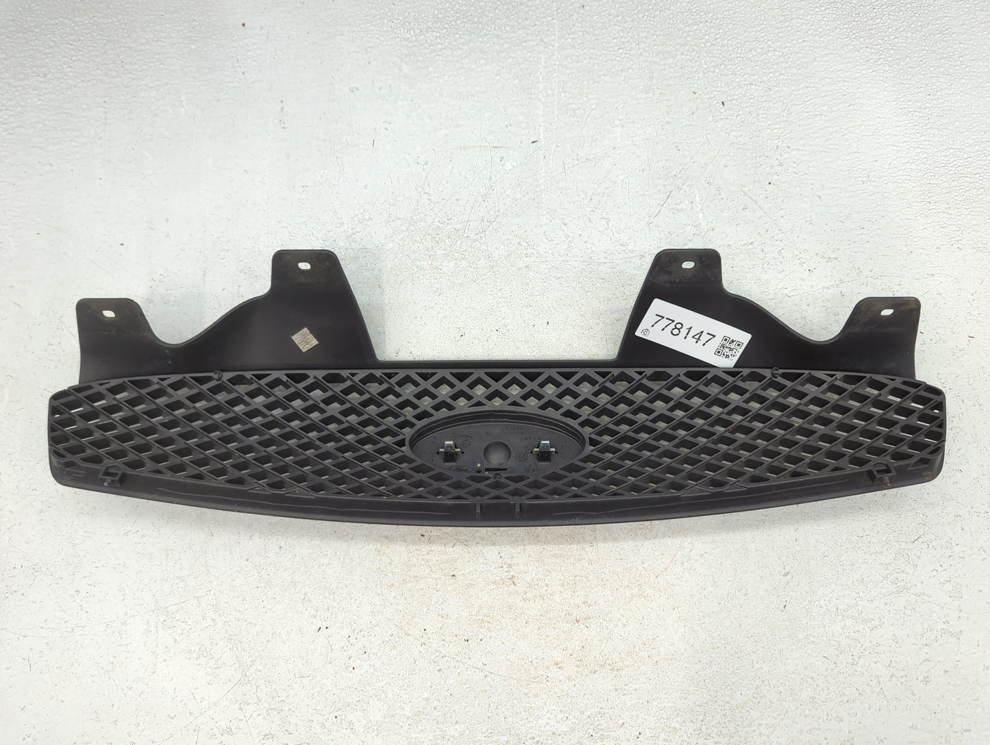 2004-2007 Ford Taurus Front Bumper Grille Cover - Oemusedautoparts1.com