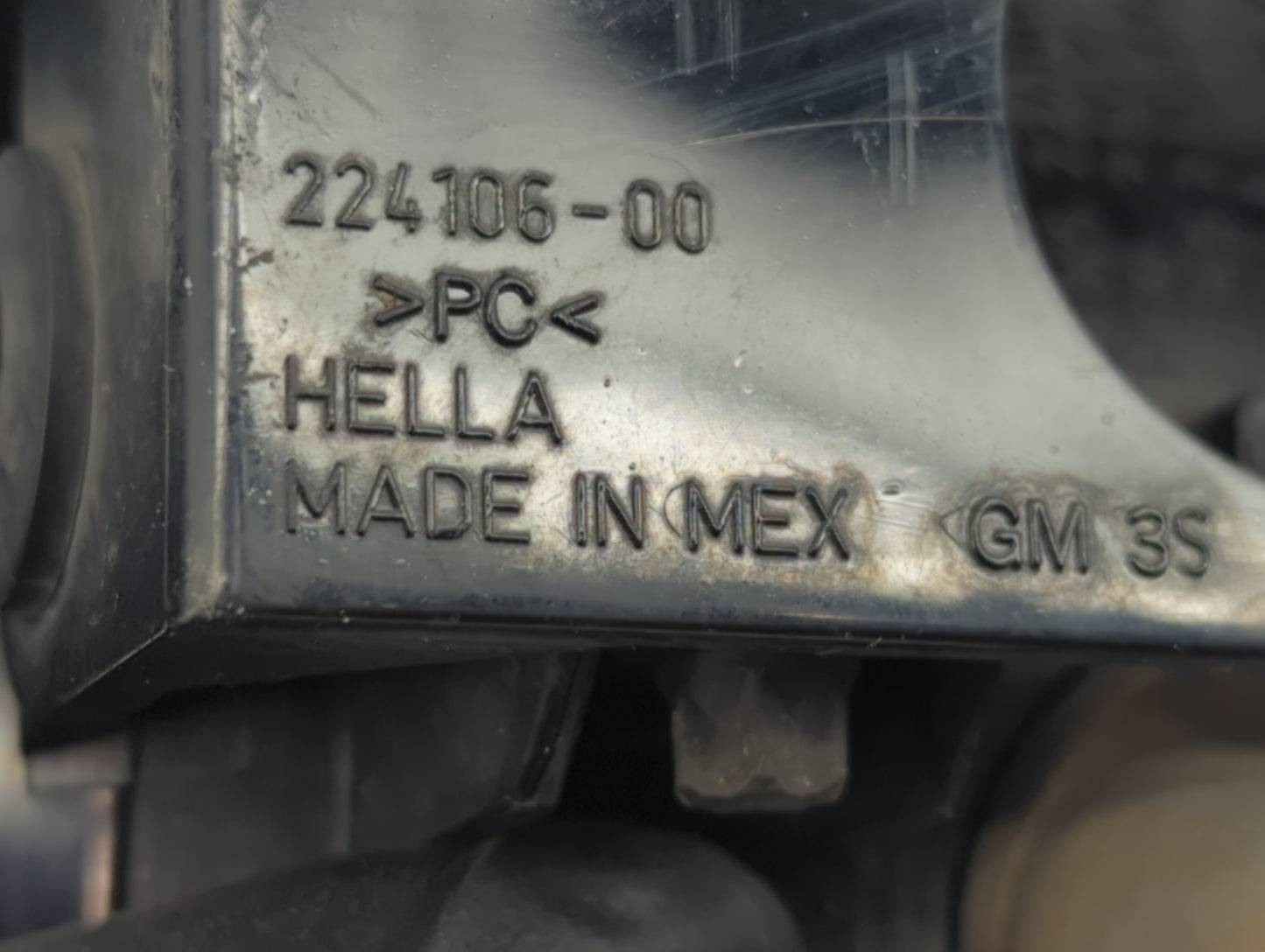 2002-2006 Gmc Envoy Xl Driver Left Oem Fog Light Lamp - Oemusedautoparts1.com