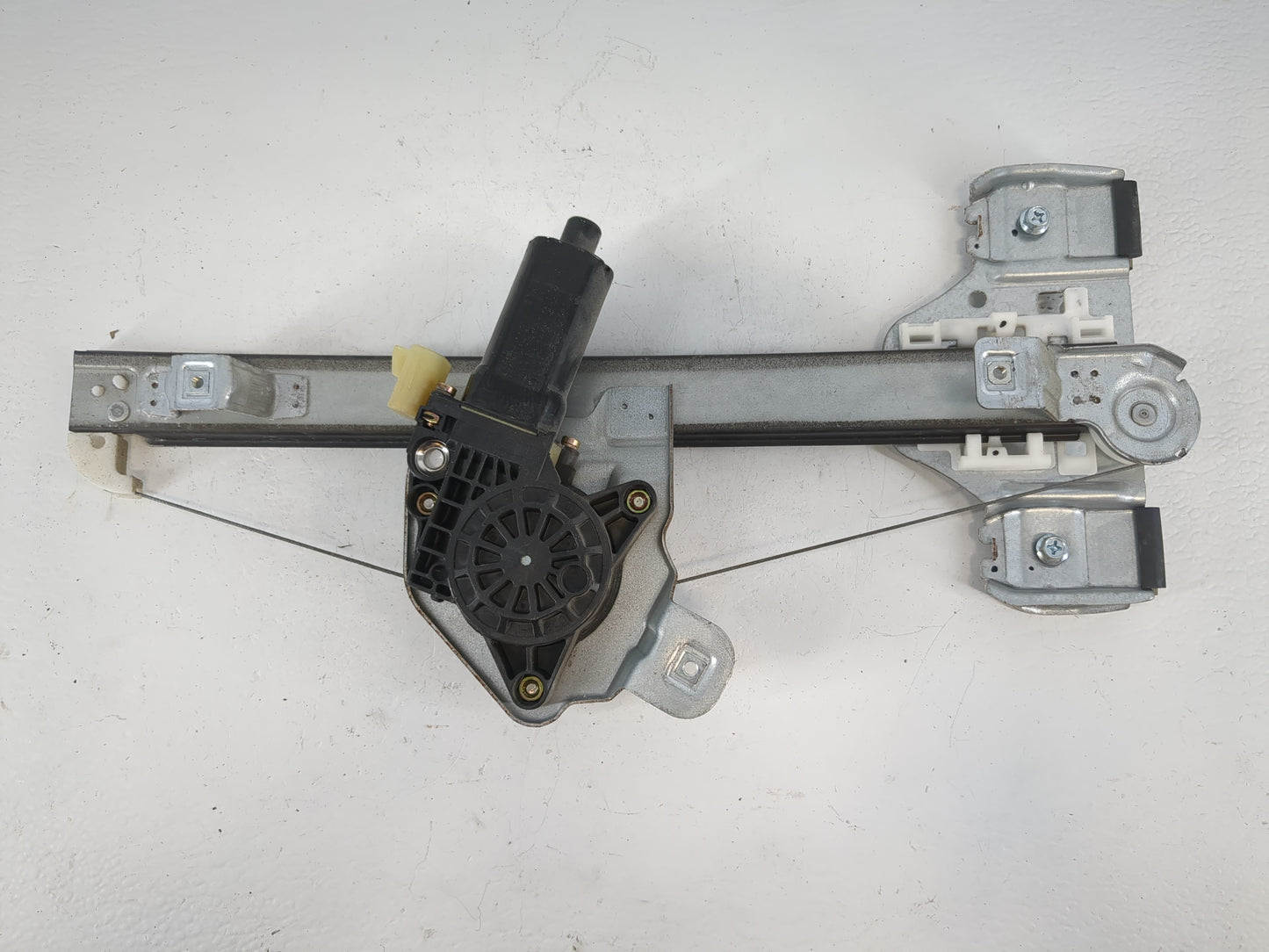 2006 Hummer H3 Driver Rear Left Power Window Motor - Oemusedautoparts1.com