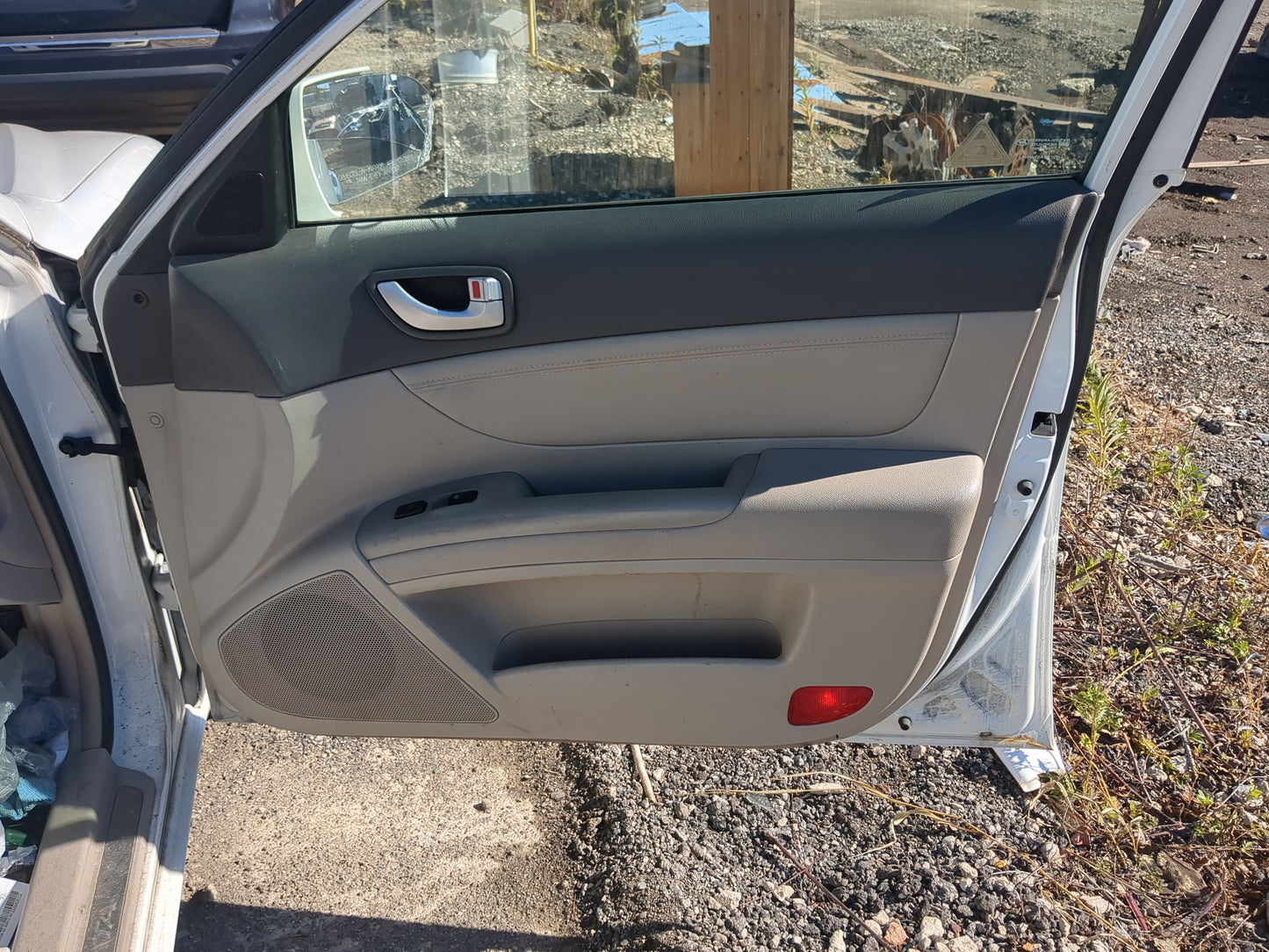 2006 Hyundai Sonata Front Right Passenger Interior Door Panel Trim - Oemusedautoparts1.com