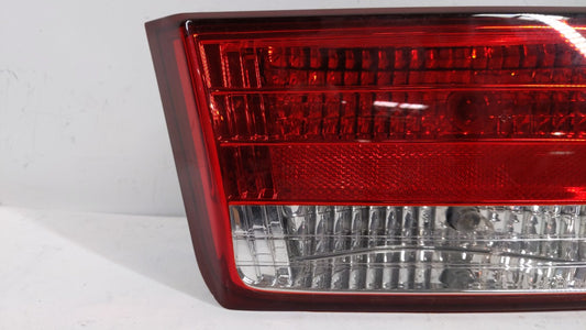 2006 Hyundai Sonata Tail Light Assembly Passenger Right OEM P/N:92404-0A0 Fits Fits 2007 2008 OEM Used Auto Parts