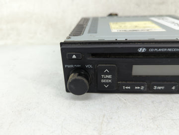 2005-2006 Hyundai Tucson Radio AM FM Cd Player Receiver Replacement P/N:96160-2E101 961602E101 Fits Fits 2005 2006 OEM Used Auto Parts
