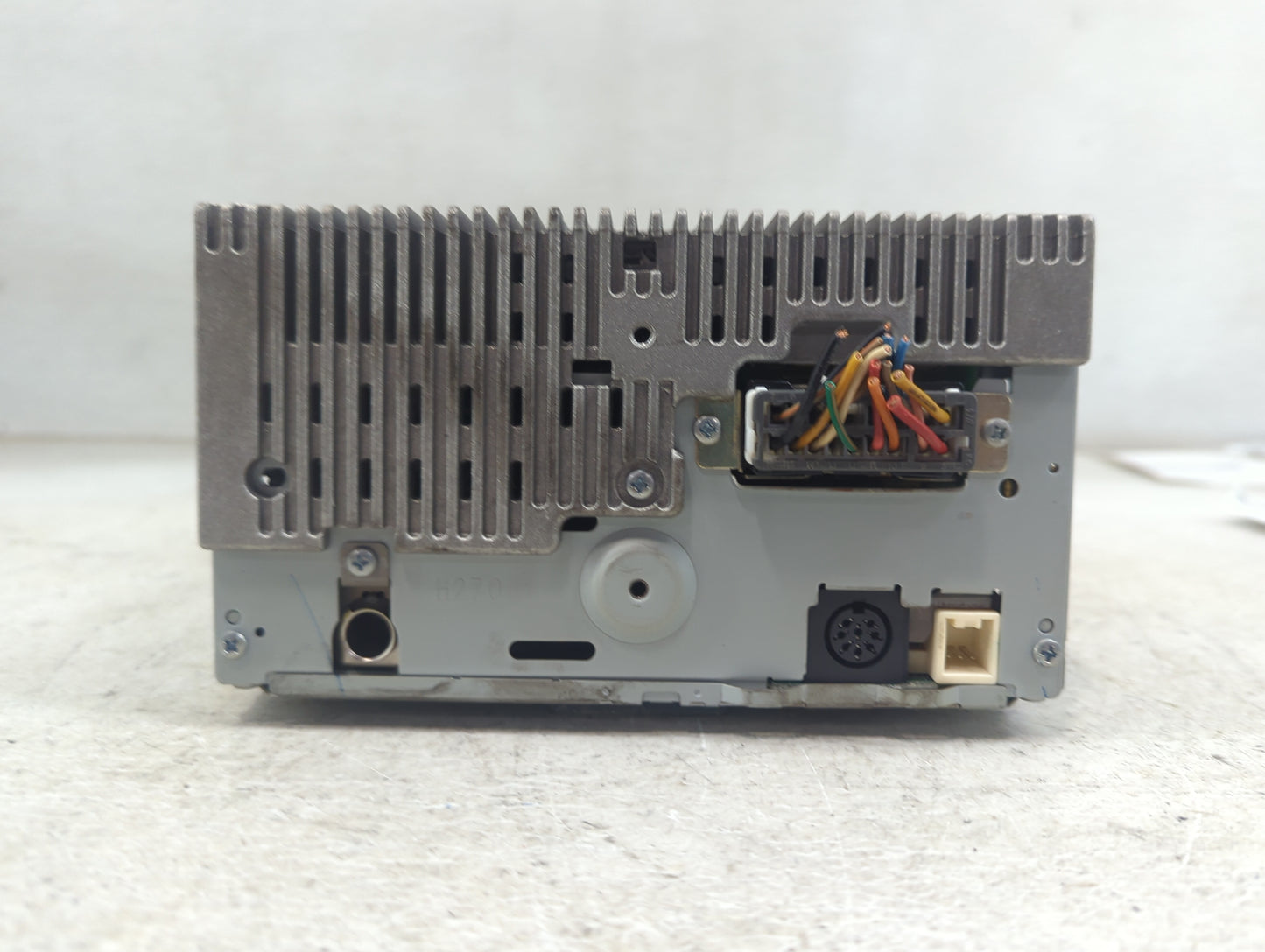 2005-2006 Hyundai Tucson Radio AM FM Cd Player Receiver Replacement P/N:96180-2E101 HMP-280JMLN Fits Fits 2005 2006 OEM Used