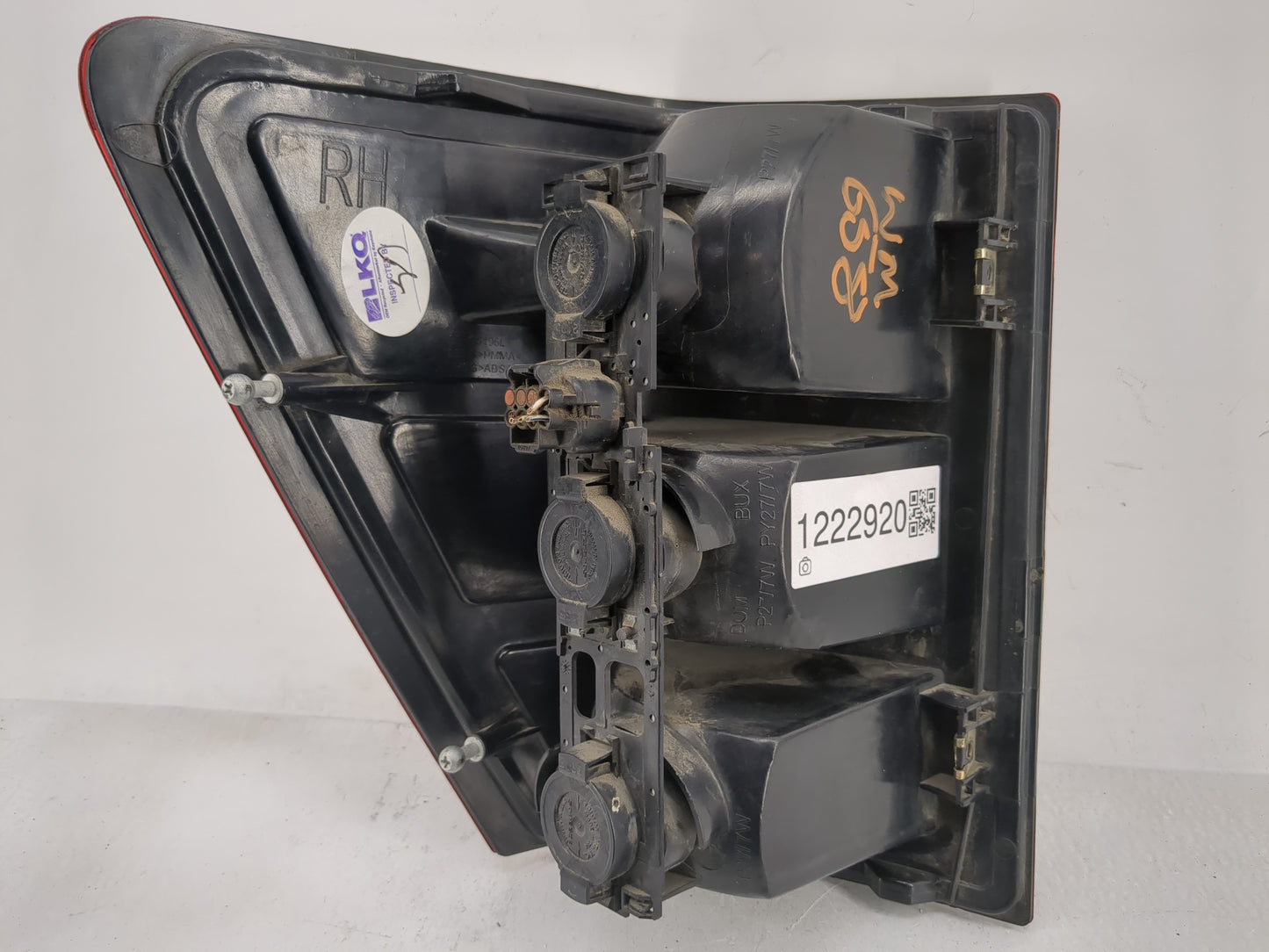 2005-2006 Jeep Grand Cherokee Tail Light Assembly Passenger Right OEM Fits Fits 2005 2006 OEM Used Auto Parts - Oemusedautop