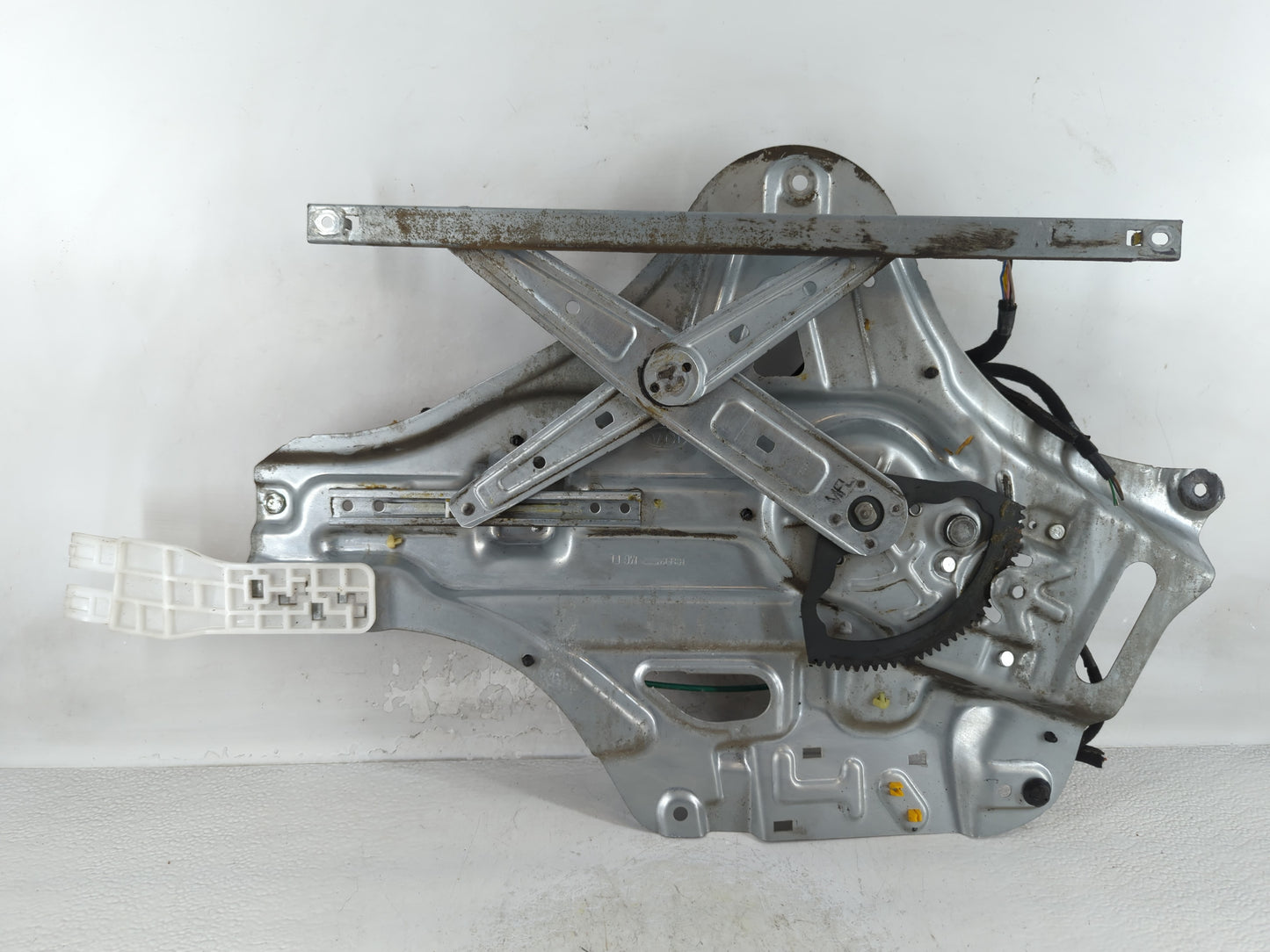 2003-2006 Kia Optima Used Window Regulator Passenger Front - Oemusedautoparts1.com