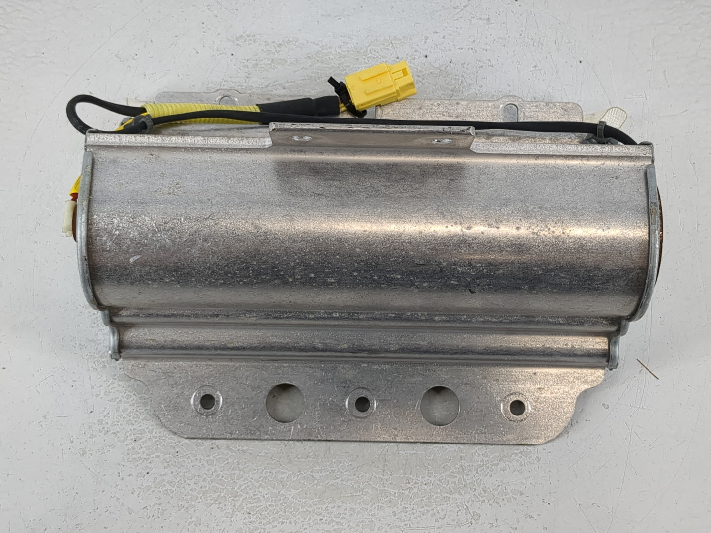 2005-2006 Kia Sorento Air Bag Passenger Right Dashboard OEM P/N:605040500A V0APBSZKKG0307, 84500-3E500 Fits Fits 2005 2006 O