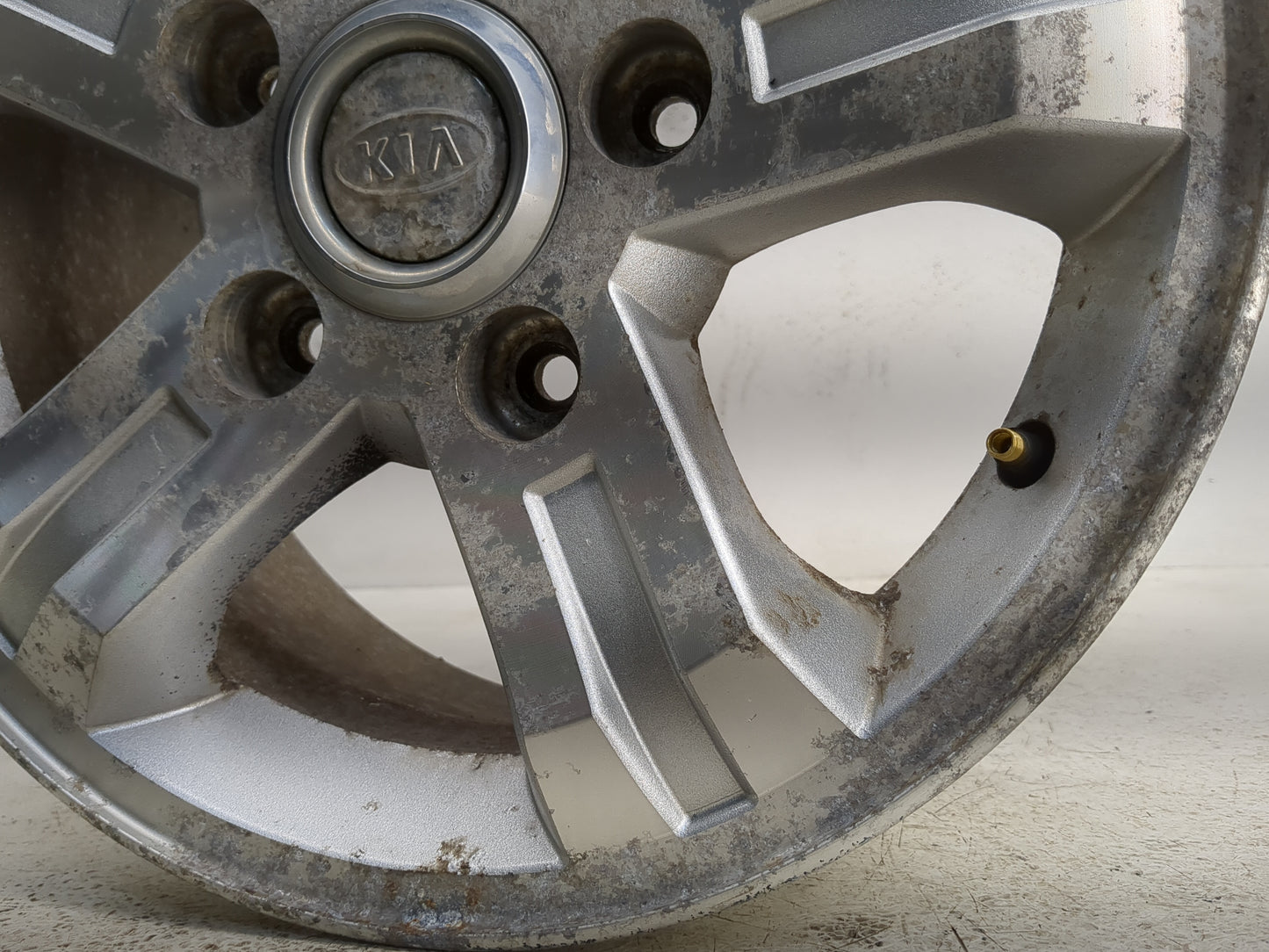 2003-2006 Kia Sorento Oem Wheel Rim 1120242 - Oemusedautoparts1.com