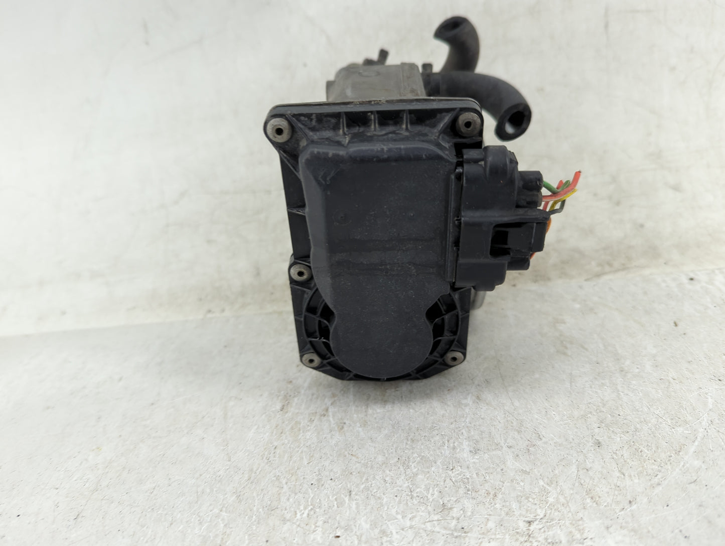 2006 Land Rover Range Rover Throttle Body Fits Fits 2005 OEM Used Auto Parts - Oemusedautoparts1.com