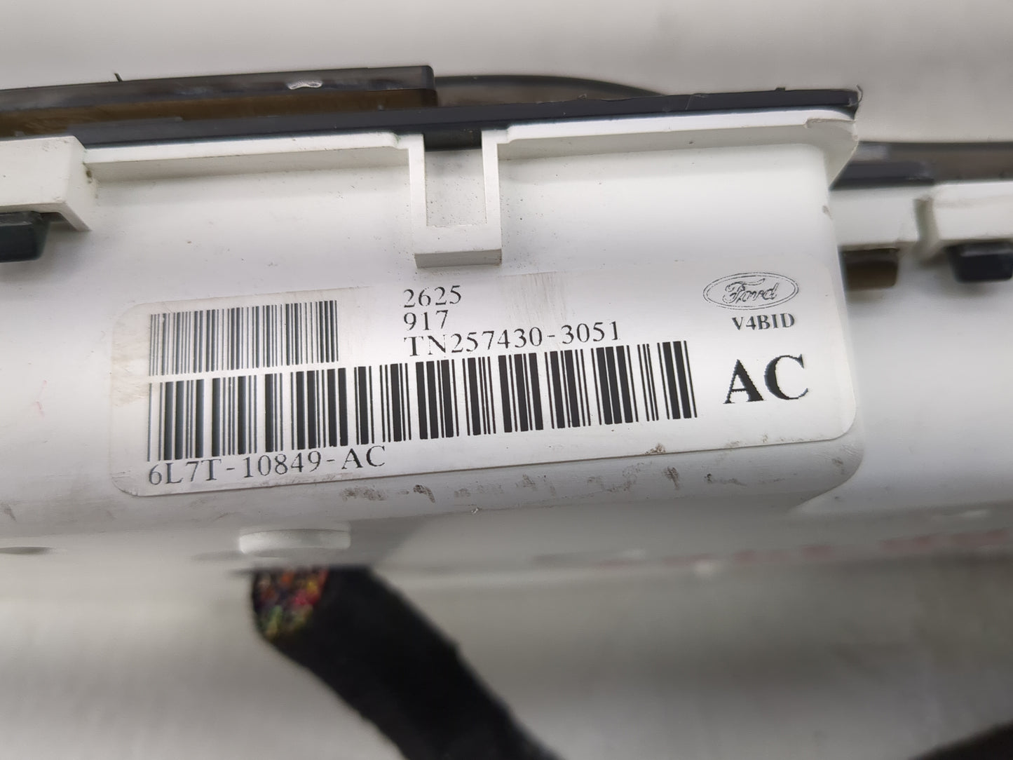2006 Lincoln Navigator Instrument Cluster Speedometer Gauges P/N:6L7T-10849-AC Fits OEM Used Auto Parts - Oemusedautoparts1.