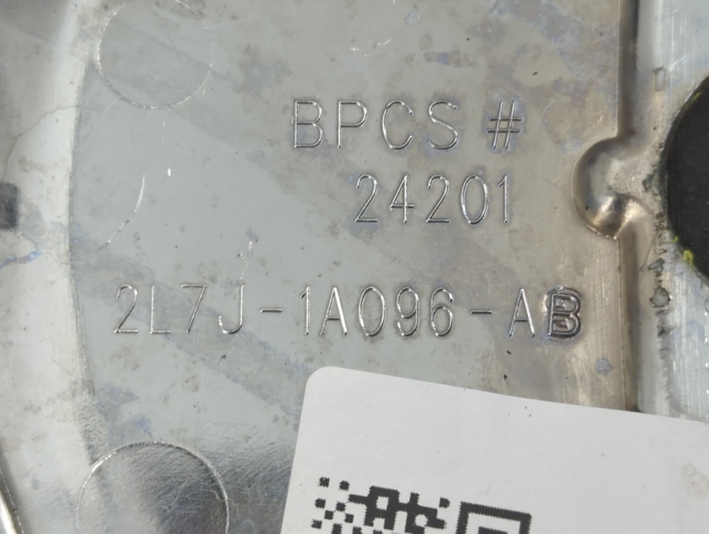2006 Lincoln Navigator Center Cap Oem 1438687 - Oemusedautoparts1.com