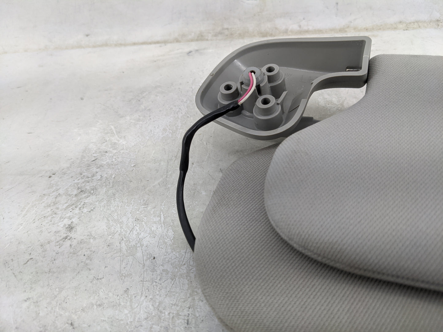 2006 Lincoln Navigator Sun Visor Shade Replacement Driver Left Mirror Fits OEM Used Auto Parts - Oemusedautoparts1.com