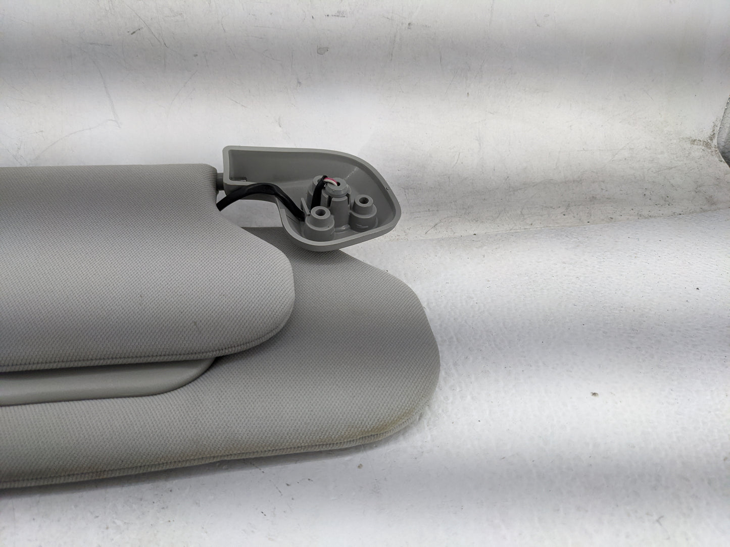 2006 Lincoln Navigator Sun Visor Shade Replacement Passenger Right Mirror Fits OEM Used Auto Parts - Oemusedautoparts1.com