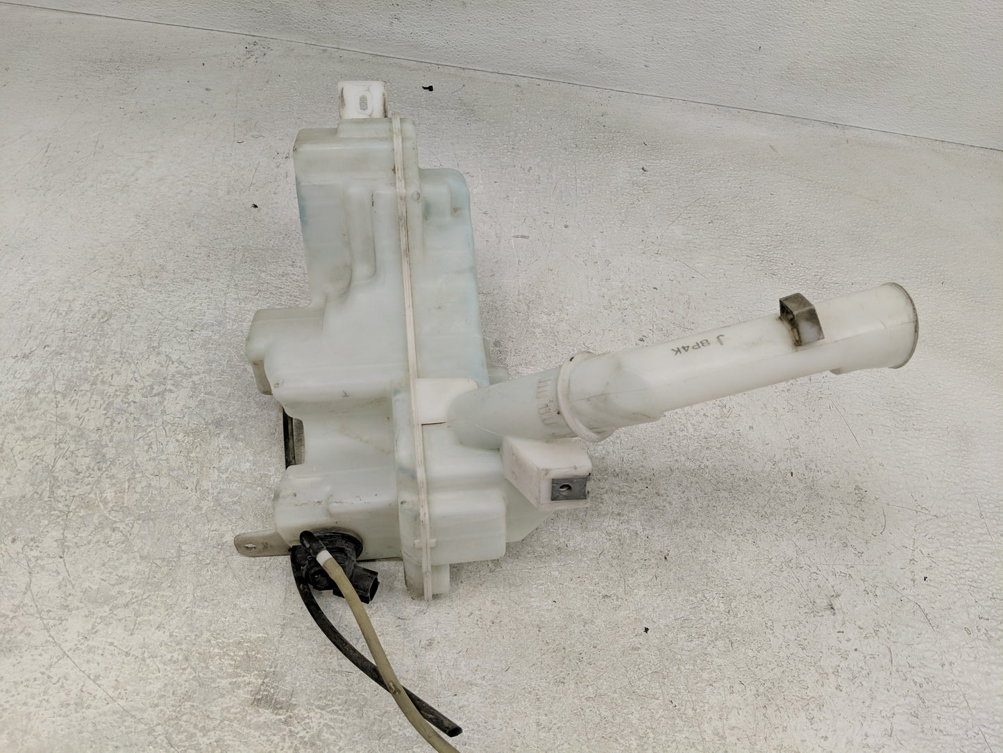2006-2010 Mazda 5 Windshield Washer Fluid Reservoir Bottle Oem - Oemusedautoparts1.com