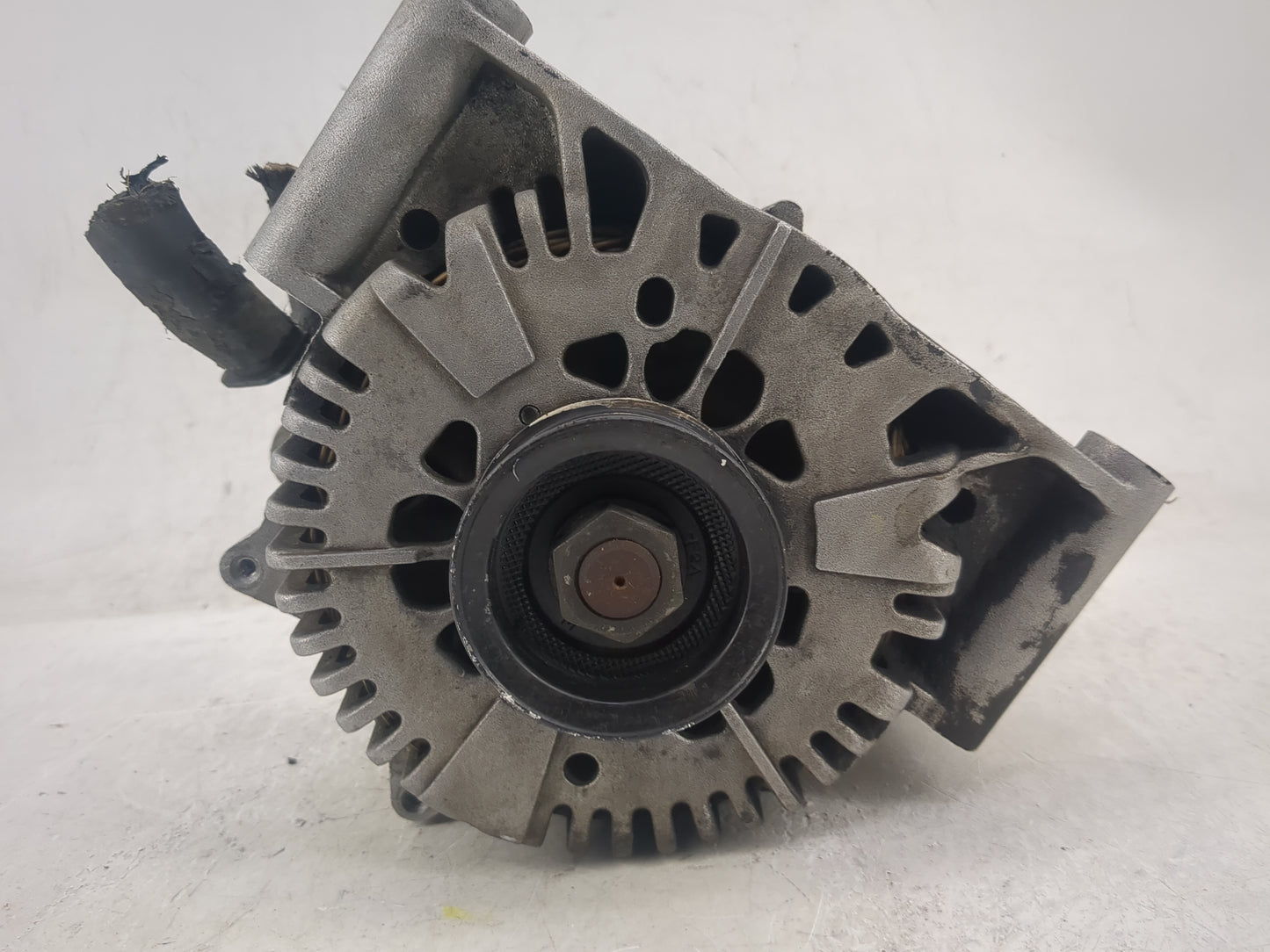 2005-2007 Mercury Mariner Alternator Replacement Generator Charging Assembly Engine OEM P/N:6L8T-KA Fits Fits 2005 2006 2007