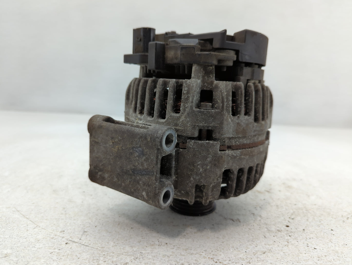 2008 Mini Cooper Alternator Replacement Generator Charging Assembly Engine OEM P/N:0 124 325 158 Fits OEM Used Auto Parts -