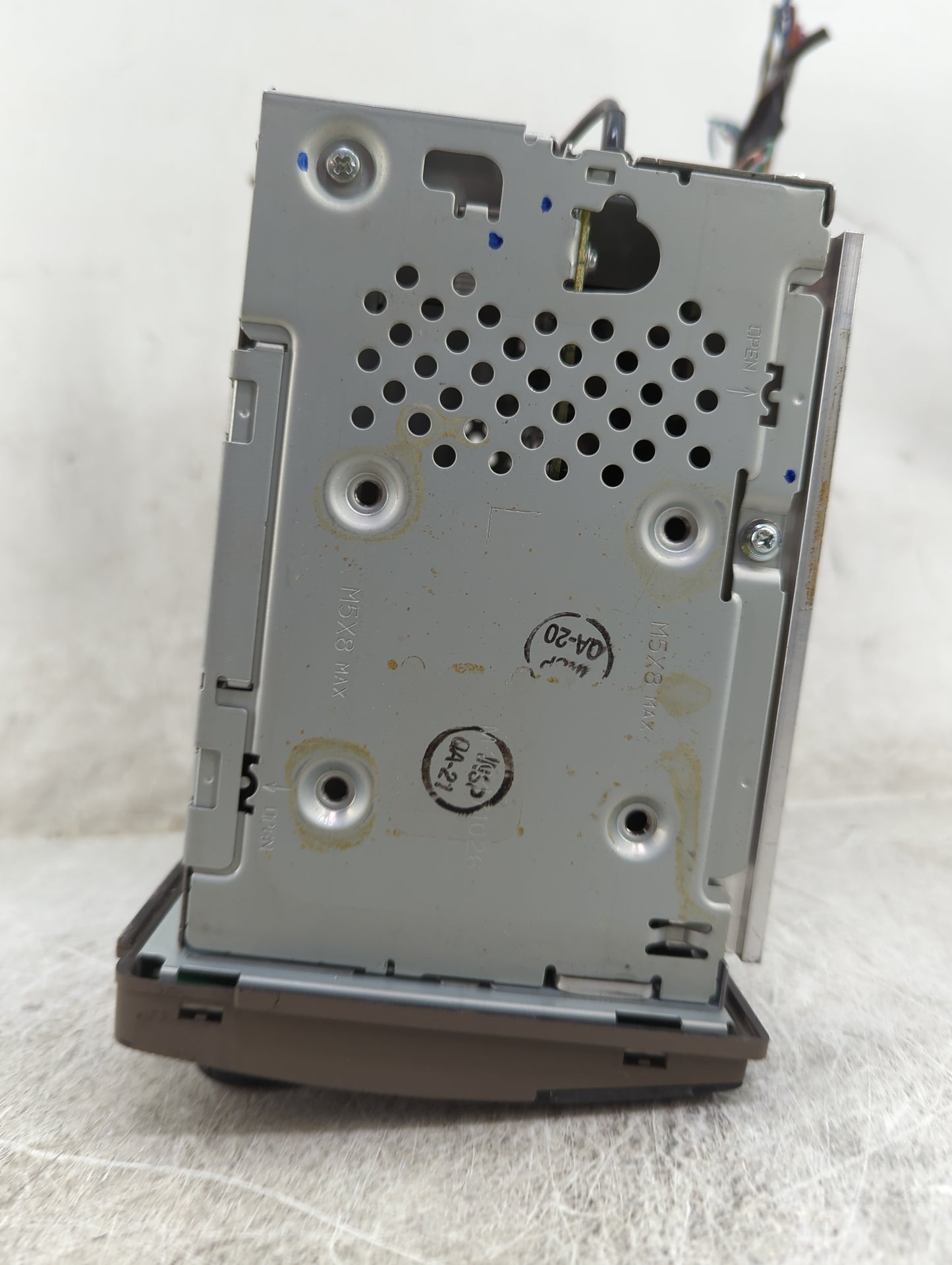 2005-2006 Nissan Altima Radio AM FM Cd Player Receiver Replacement P/N:28185ZB10C CQ-JN2465X Fits Fits 2005 2006 OEM Used Au