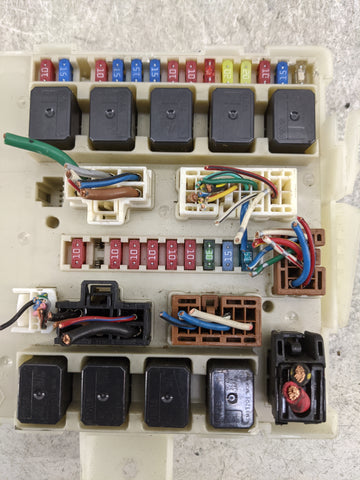 2005-2007 Nissan Armada Fusebox Fuse Box Panel Relay Module P/N:284B67S002 Fits Fits 2004 2005 2006 2007 OEM Used Auto Parts