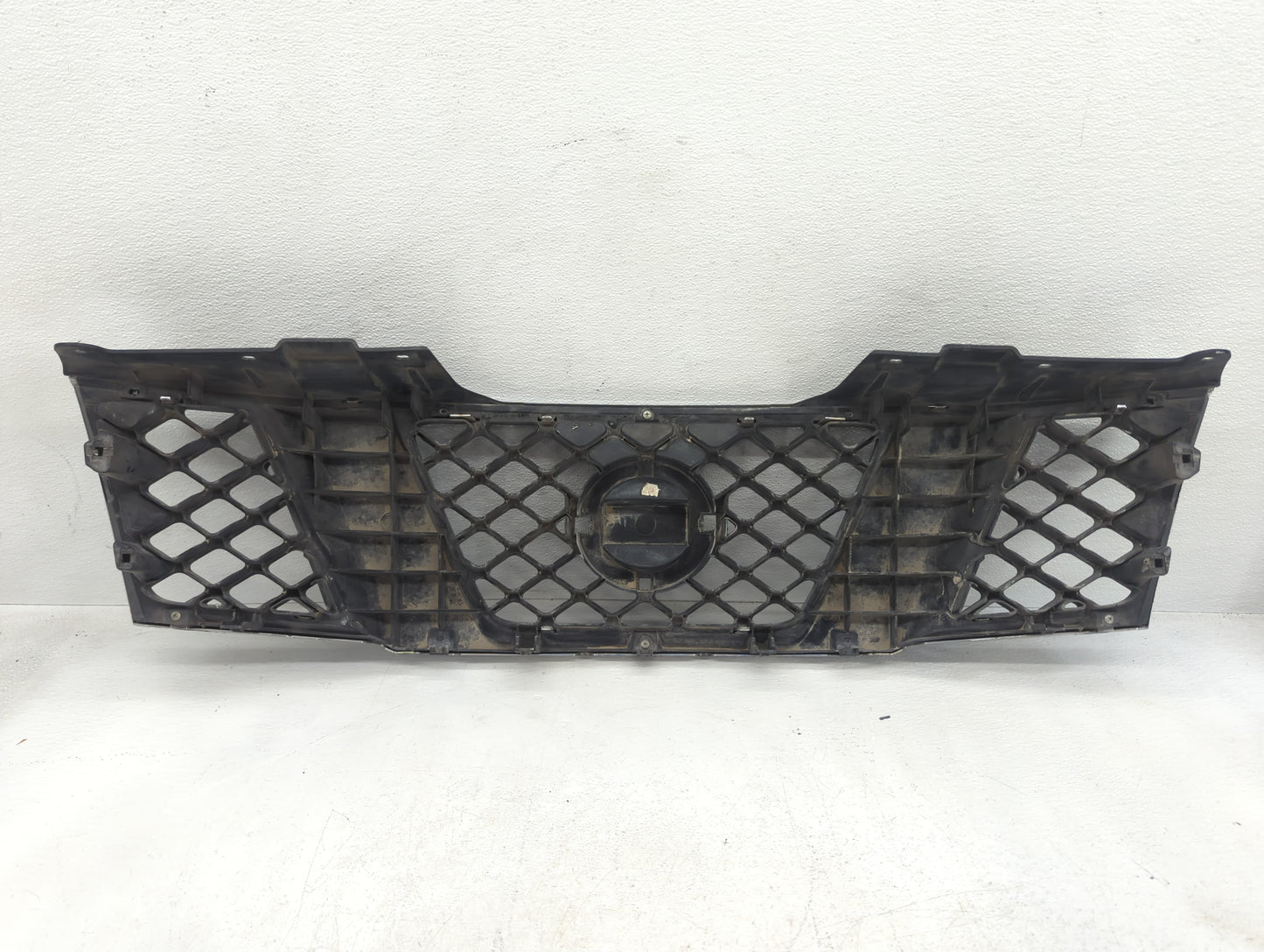 2005-2008 Nissan Frontier Front Grille Bumper Not Included 1070132 - Oemusedautoparts1.com