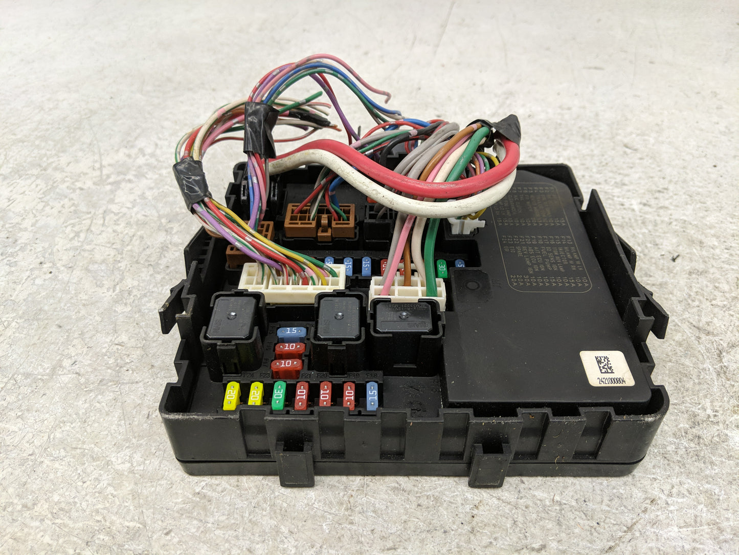 2005-2006 Nissan Pathfinder Fusebox Fuse Box Panel Relay Module P/N:284B7 ZE03C Fits Fits 2005 2006 2007 OEM Used Auto Parts