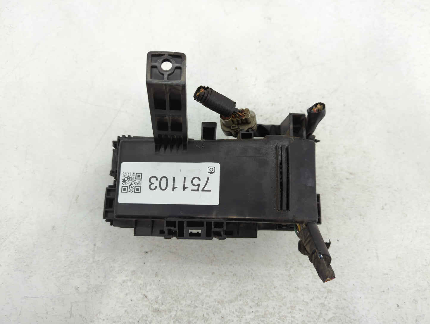 2005-2006 Nissan Pathfinder Fusebox Fuse Box Panel Relay Module P/N:6356-4005 Fits Fits 2005 2006 2007 OEM Used Auto Parts -