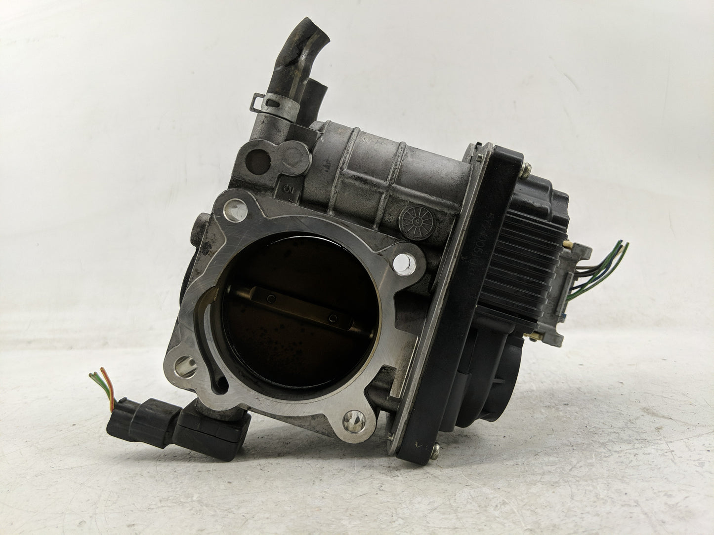 2004-2007 Saturn Vue Throttle Body P/N:079800-5410 Fits Fits 2004 2005 2006 2007 OEM Used Auto Parts - Oemusedautoparts1.com