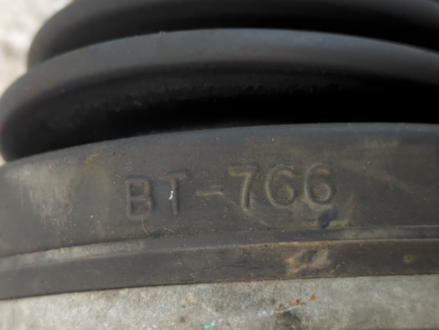 2004-2007 Saturn Vue Axle Shaft Front Driver Cv C/v - Oemusedautoparts1.com