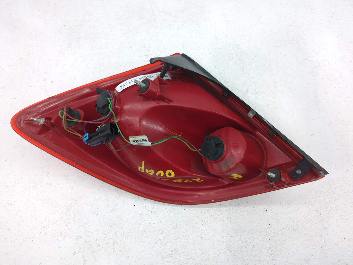 2004-2007 Saturn Vue Tail Light Assembly Passenger Right OEM P/N:15242808 Fits Fits 2004 2005 2006 2007 OEM Used Auto Parts