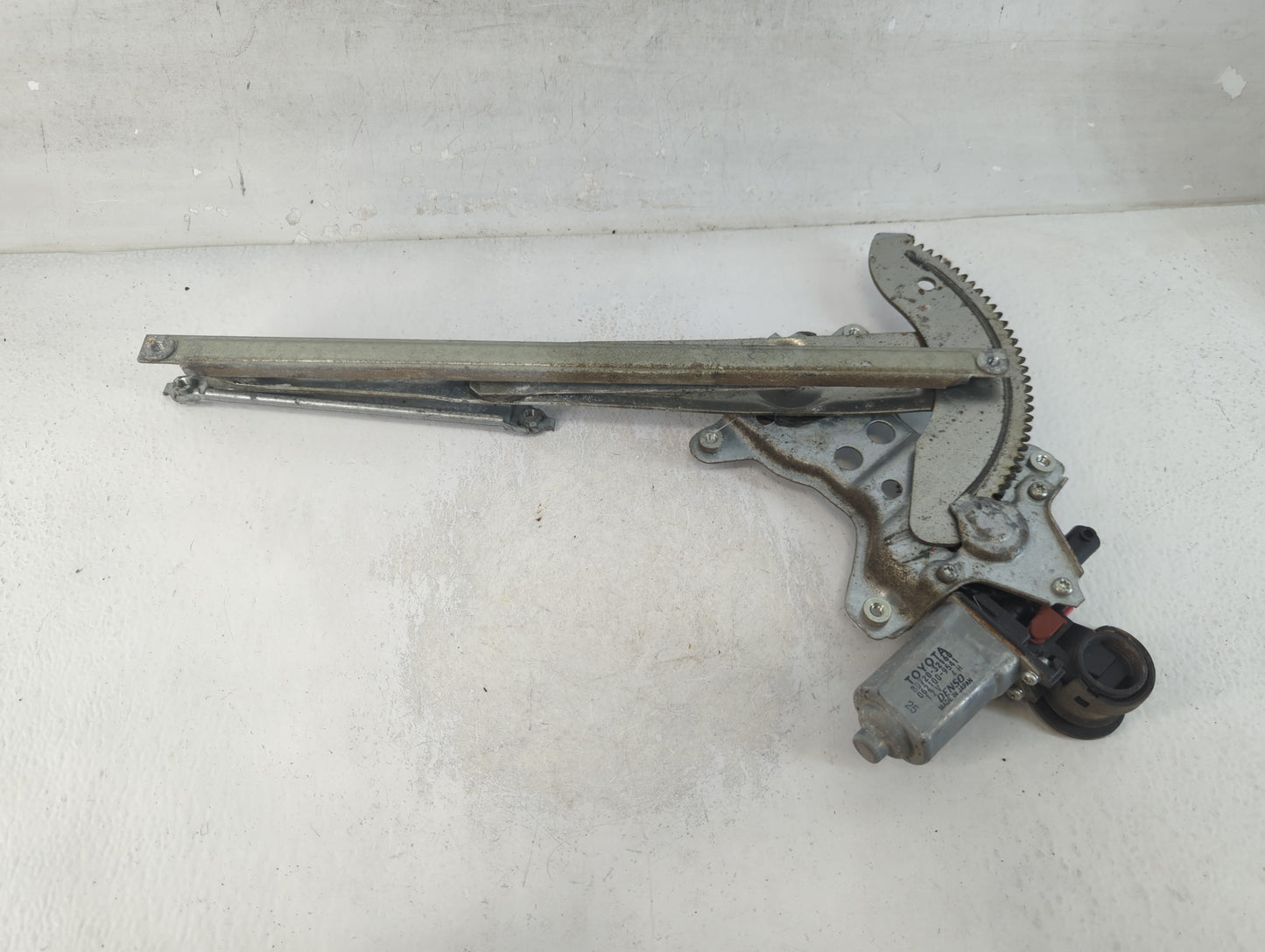 2004-2006 Scion Xb Used Driver Left Front Window Regulator 814628 - Oemusedautoparts1.com