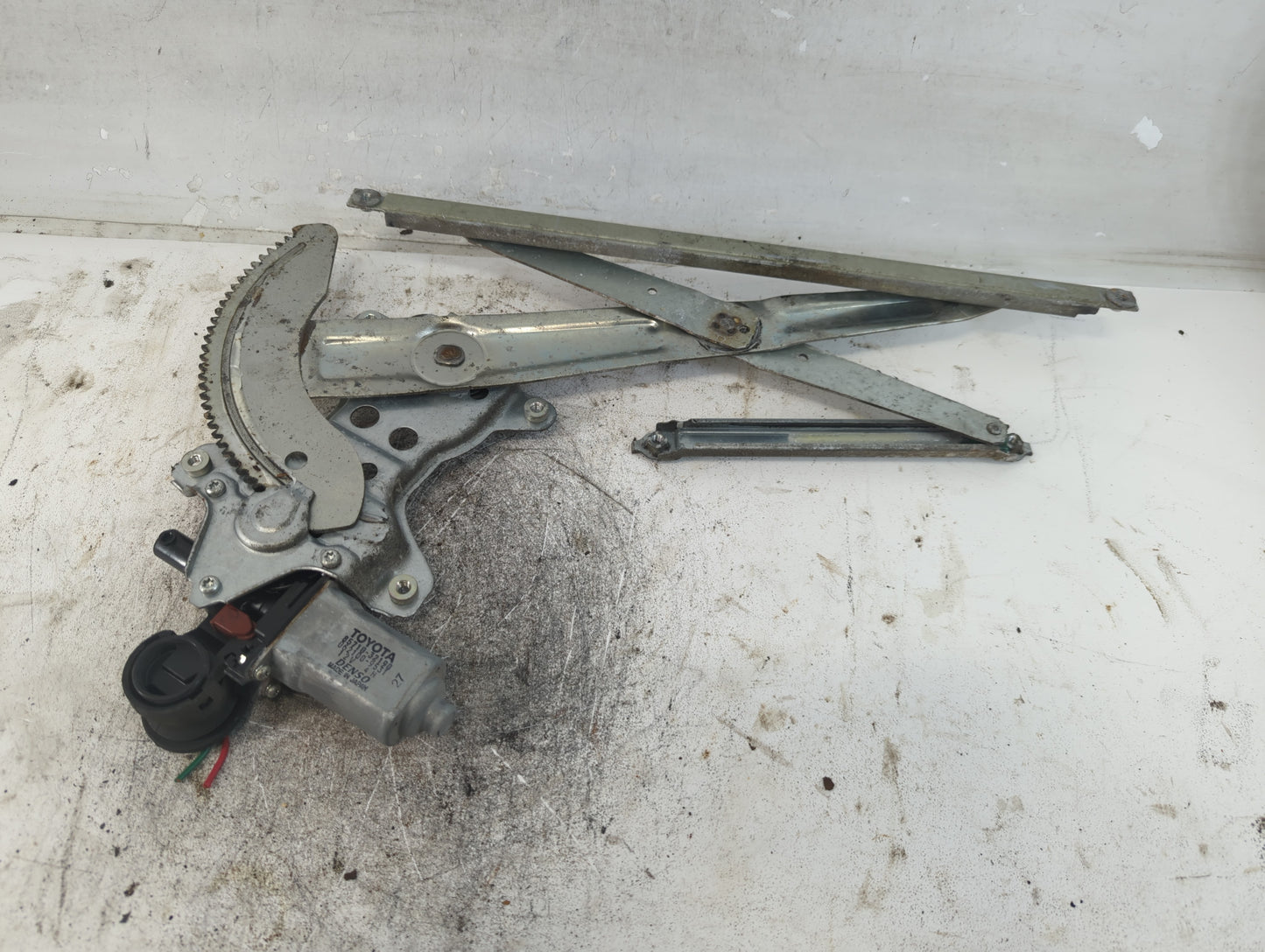 2004-2006 Scion Xb Used Window Regulator Passenger Front 814652 - Oemusedautoparts1.com