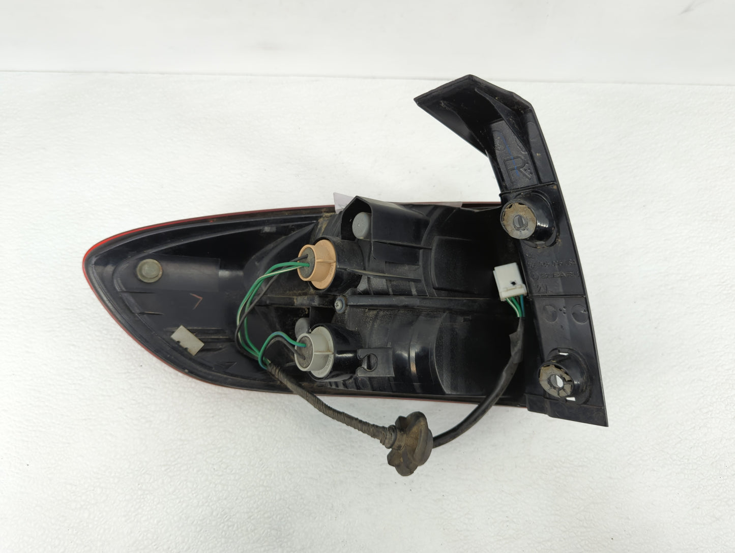 2006 Subaru B9 Tribeca Tail Light Assembly Passenger Right OEM P/N:2XL 946 095 Fits OEM Used Auto Parts - Oemusedautoparts1.