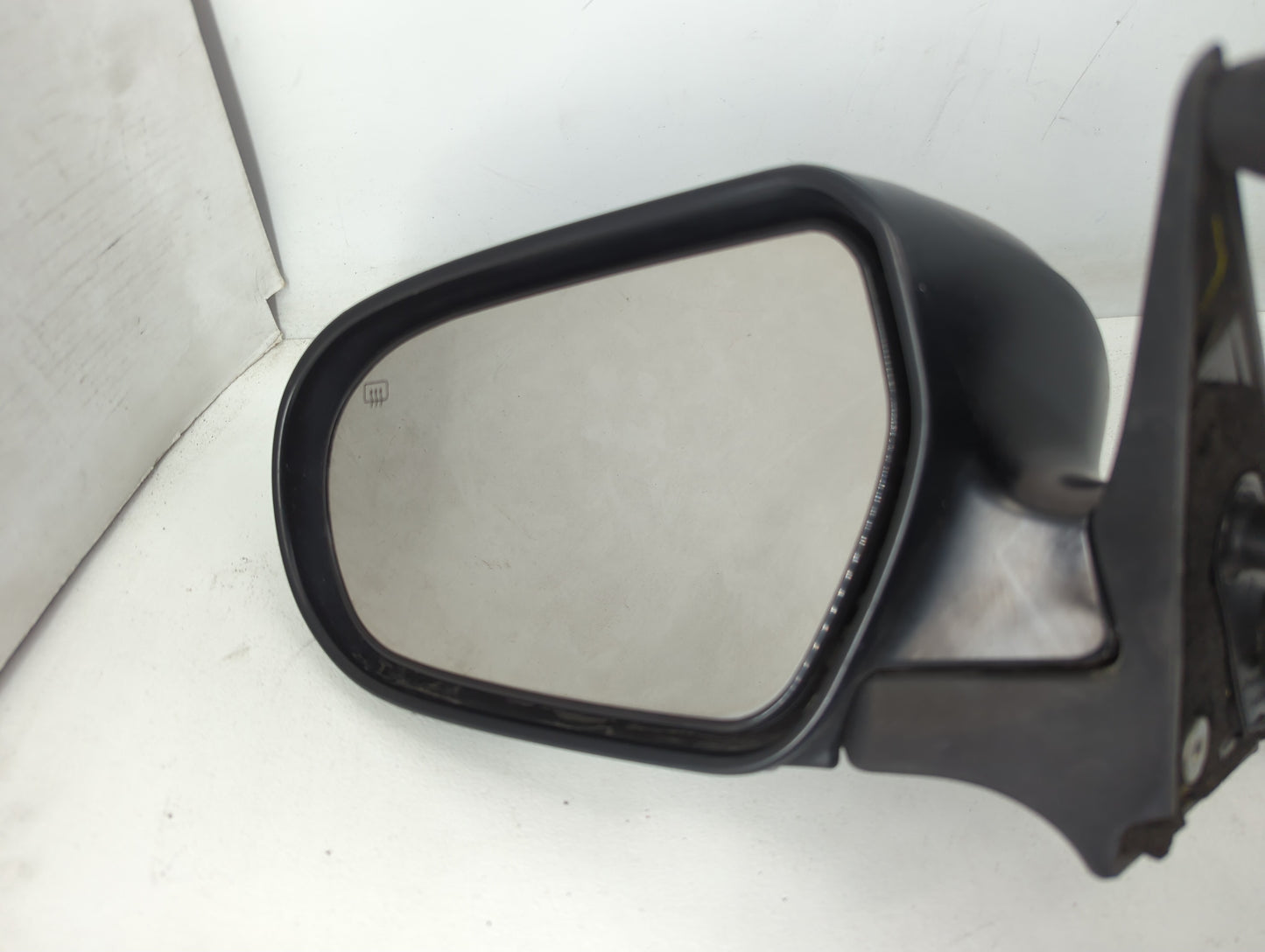2005-2009 Subaru Legacy Driver Side View Mirror - Left Door Mirror OEM Used - Oemusedautoparts1.com