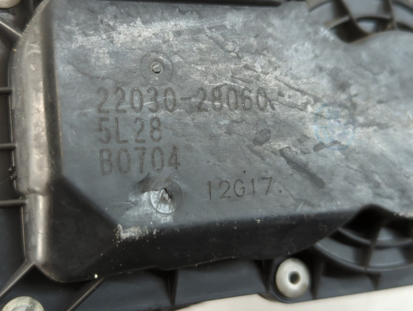 2004-2007 Toyota Highlander Throttle Body P/N:22030-28060 Fits Fits 2004 2005 2006 2007 OEM Used Auto Parts - Oemusedautopar