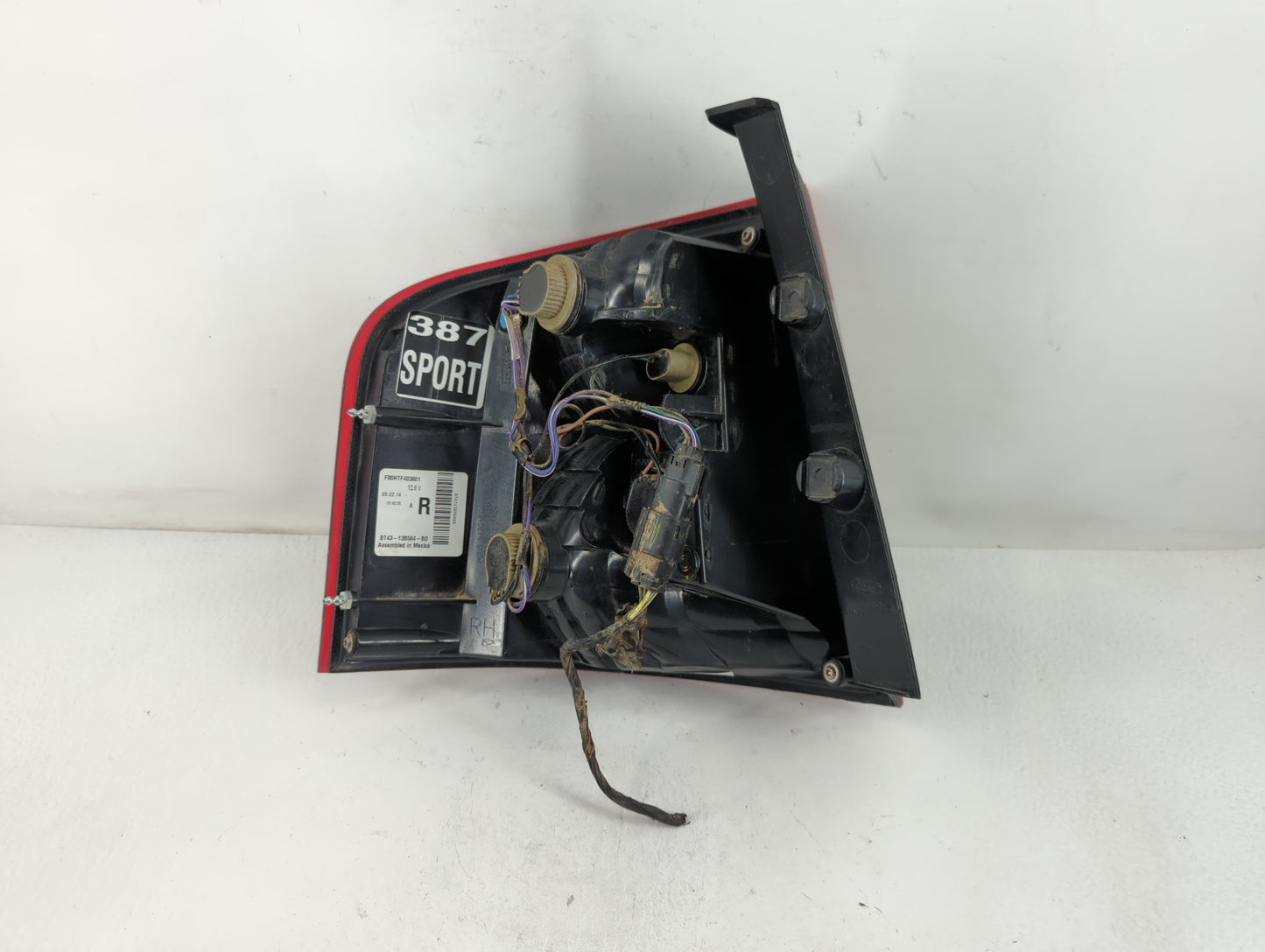 2006-2010 Toyota Sienna Tail Light Assembly Passenger Right OEM P/N:BT43-13B504-BD Fits Fits 2006 2007 2008 2009 2010 OEM Us