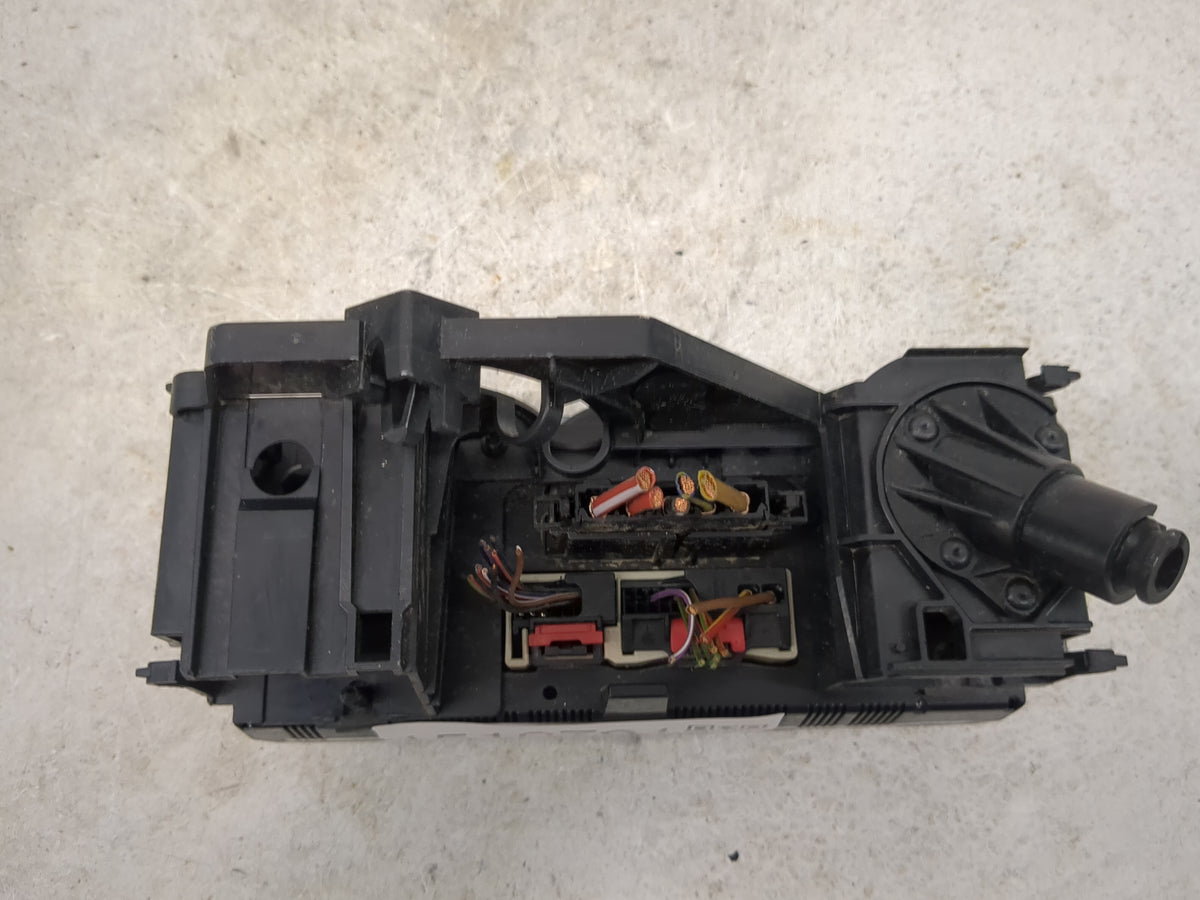 2006-2007 Volkswagen Passat Climate Control Module Temperature AC/Heater Replacement Fits Fits 2005 2006 2007 2008 OEM Used