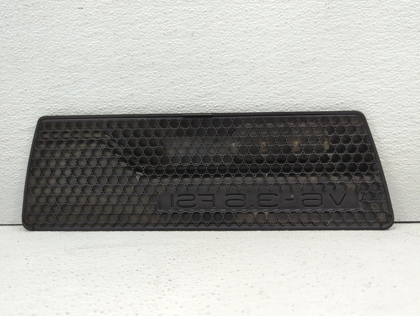 2007 Audi Q7 Engine Cover - Oemusedautoparts1.com