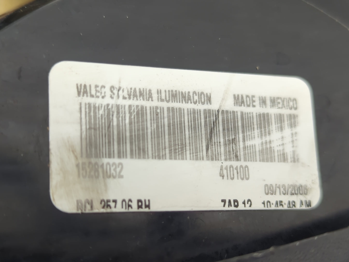 2004-2007 Buick Rendezvous Tail Light Assembly Passenger Right OEM P/N:15281032 Fits Fits 2004 2005 2006 2007 OEM Used Auto