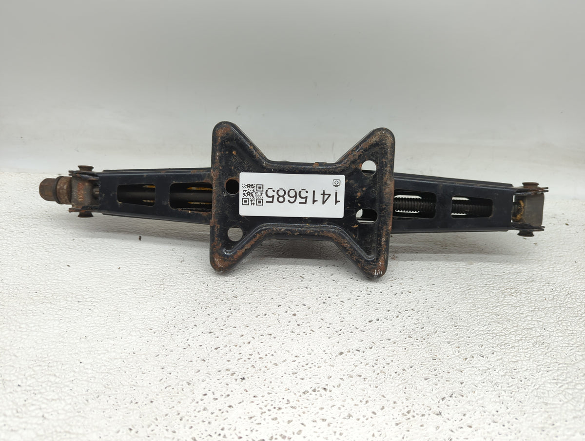 2007 Cadillac Cts Spare Scissor Car Jack 1415685 - Oemusedautoparts1.com
