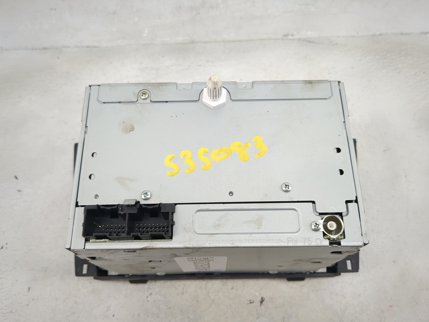 2007-2009 Cadillac Dts Radio Cd Changer 25808215|cq-eg8663yc - Oemusedautoparts1.com