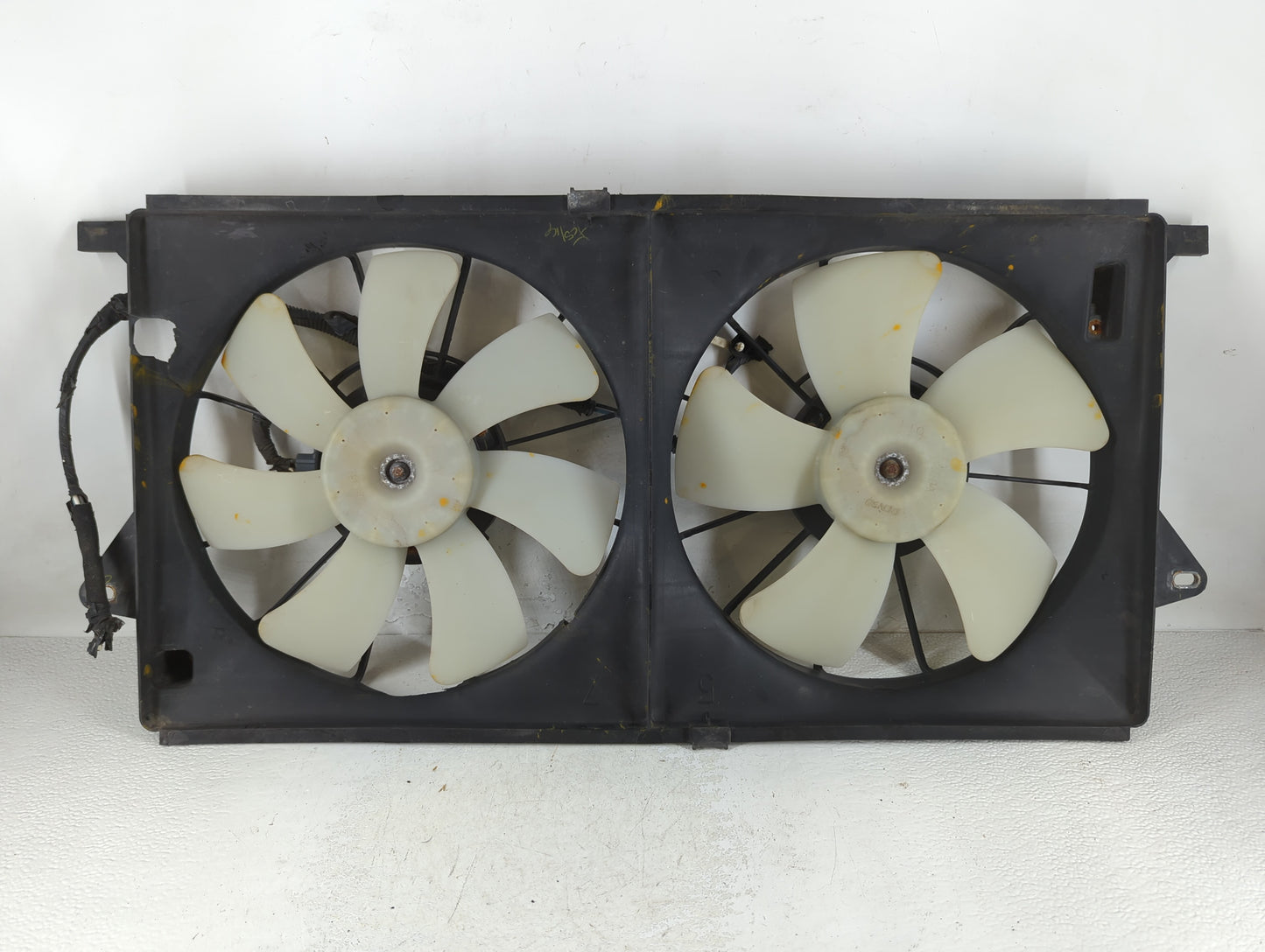 2006-2011 Cadillac Dts Electric Radiator Cooling Fan Motor Assembly Fits Fits 2006 2007 2008 2009 2010 2011 OEM Used Auto Pa