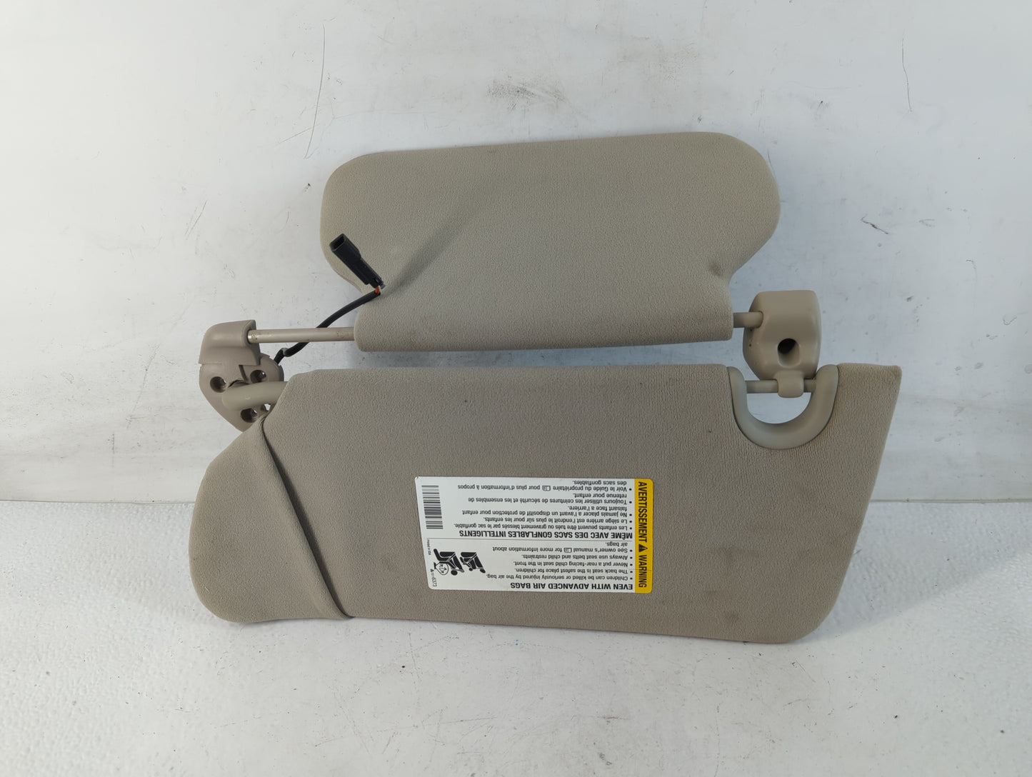 2006-2007 Cadillac Dts Sun Visor Shade Replacement Passenger Right Mirror Fits Fits 2006 2007 OEM Used Auto Parts - Oemuseda