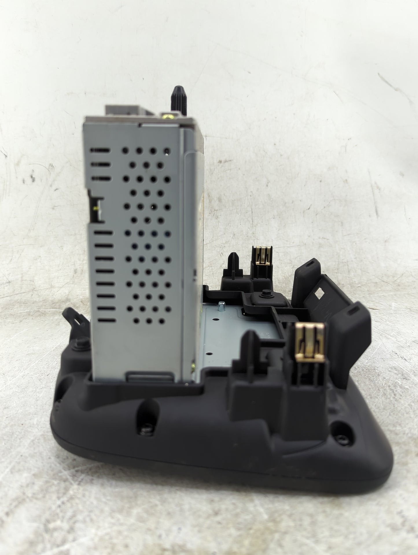2007 Chevrolet Cruze Radio AM FM Cd Player Receiver Replacement P/N:42532827 Fits OEM Used Auto Parts - Oemusedautoparts1.co
