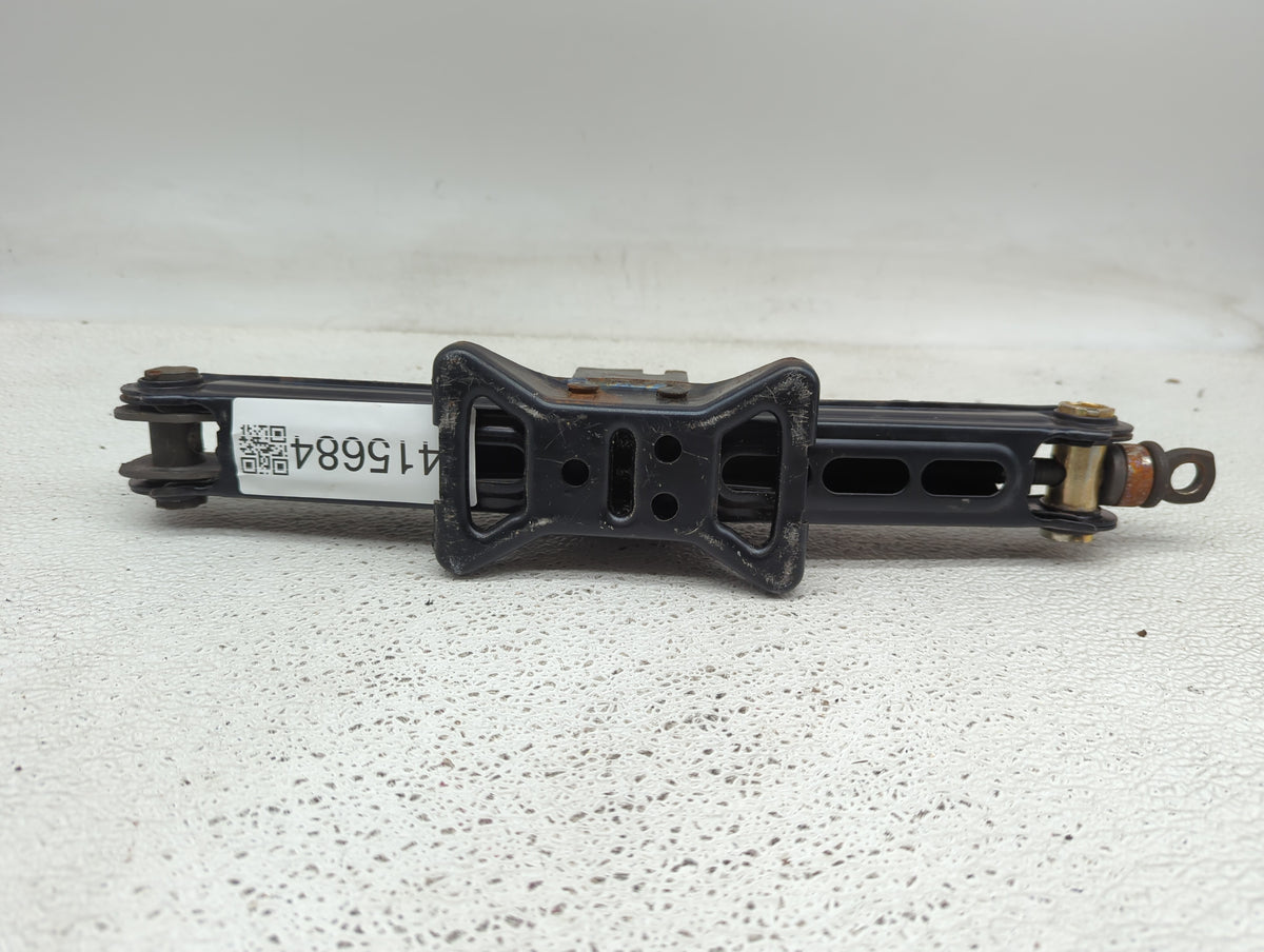 2007 Chevrolet Equinox Spare Scissor Car Jack 1415684 - Oemusedautoparts1.com