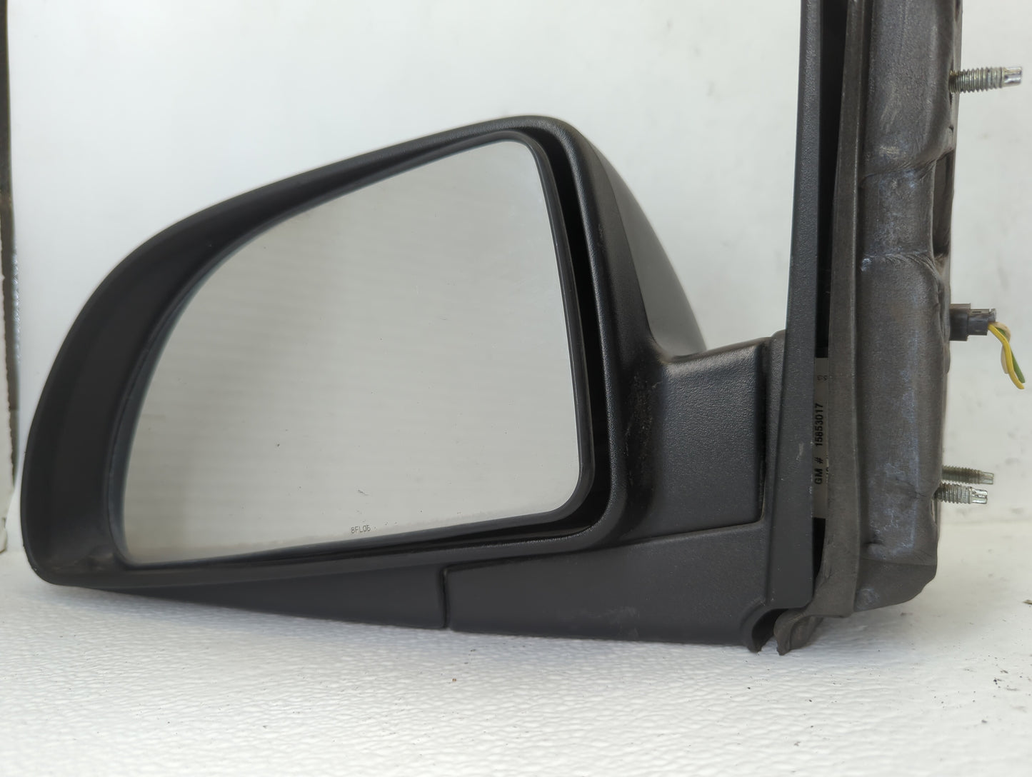 2005-2009 Chevrolet Equinox Driver Left Side View Manual Door Mirror - Oemusedautoparts1.com