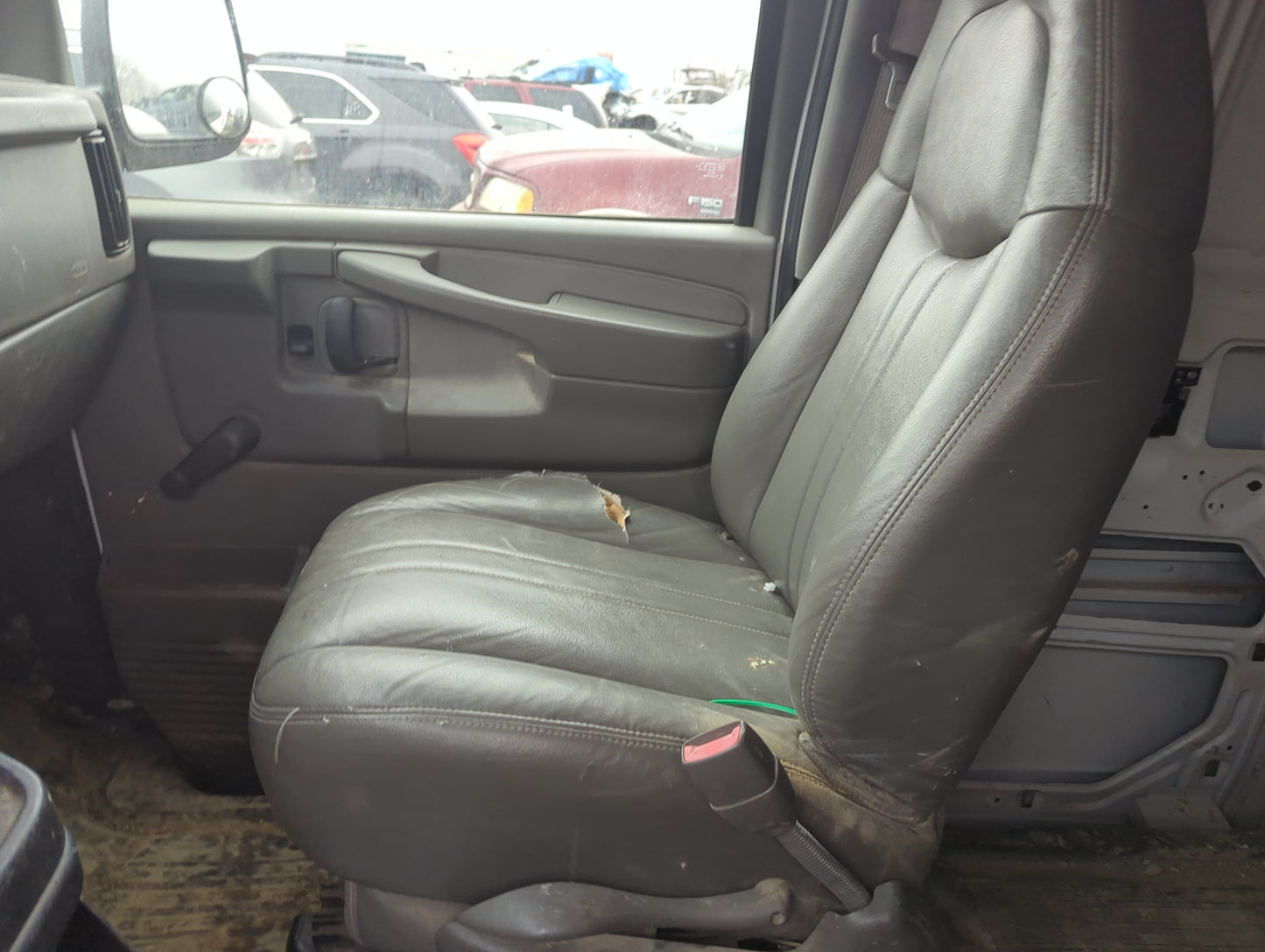 2007 Chevrolet Express 1500 Passenger Front Seat Oem - Oemusedautoparts1.com