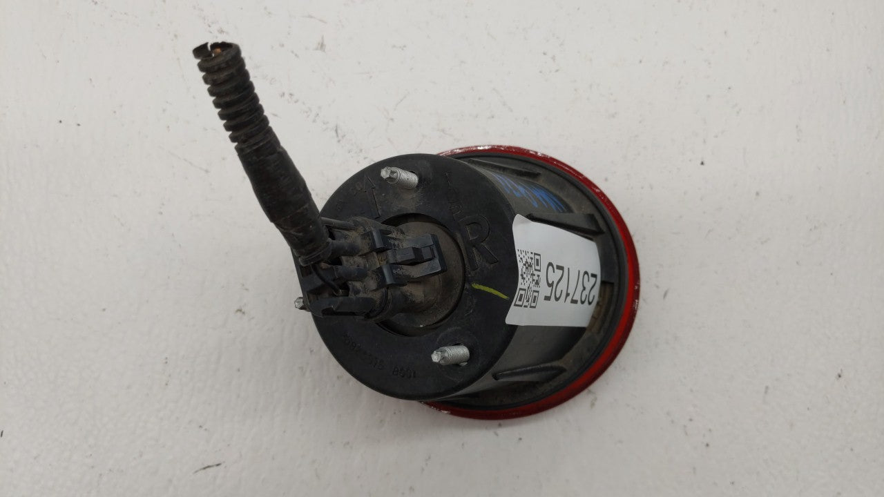 2006-2011 Chevrolet Hhr Tail Light Assembly Passenger Right OEM P/N:25823015 16532504 A Fits Fits 2006 2007 2008 2009 2010 2