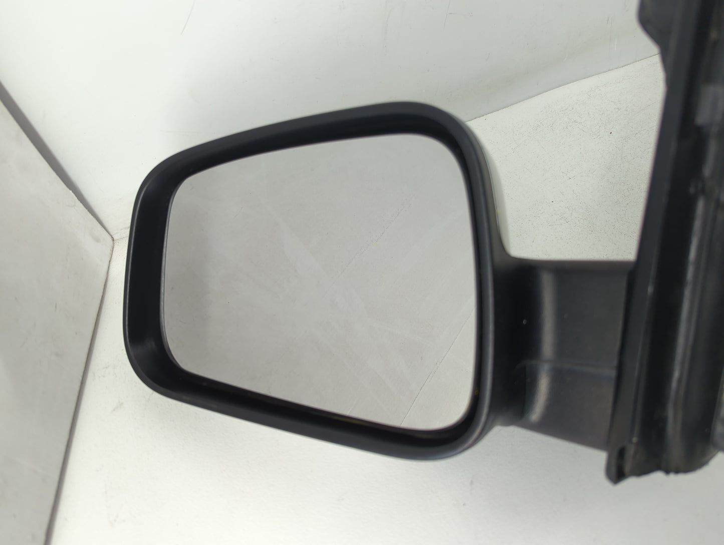 2006-2007 Chevrolet Hhr Driver Side View Mirror - Left Door Mirror OEM Used - Oemusedautoparts1.com
