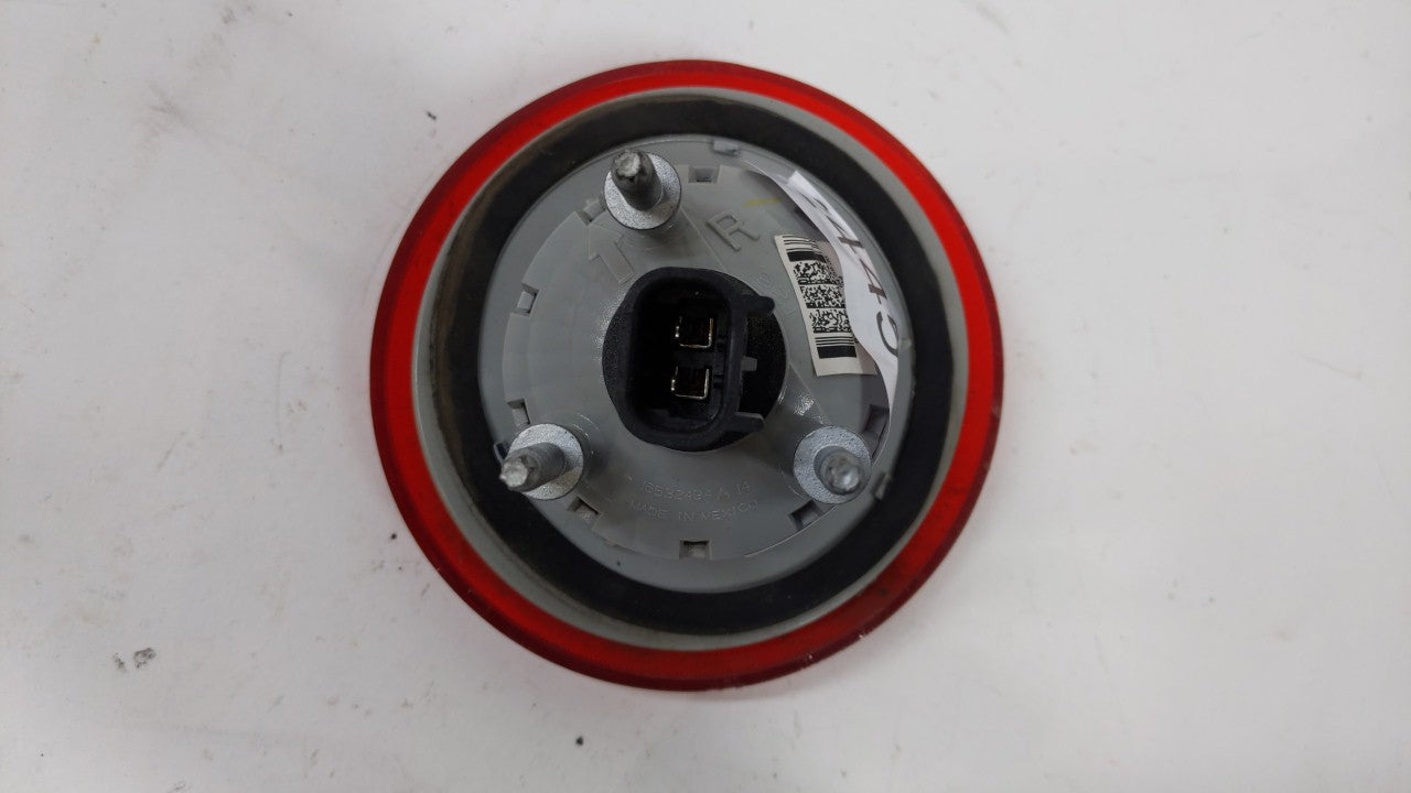 2007 Chevrolet Hhr Tail Light Assembly Passenger Right OEM P/N:25823015 15875484 Fits Fits 2006 2008 2009 2010 2011 OEM Used