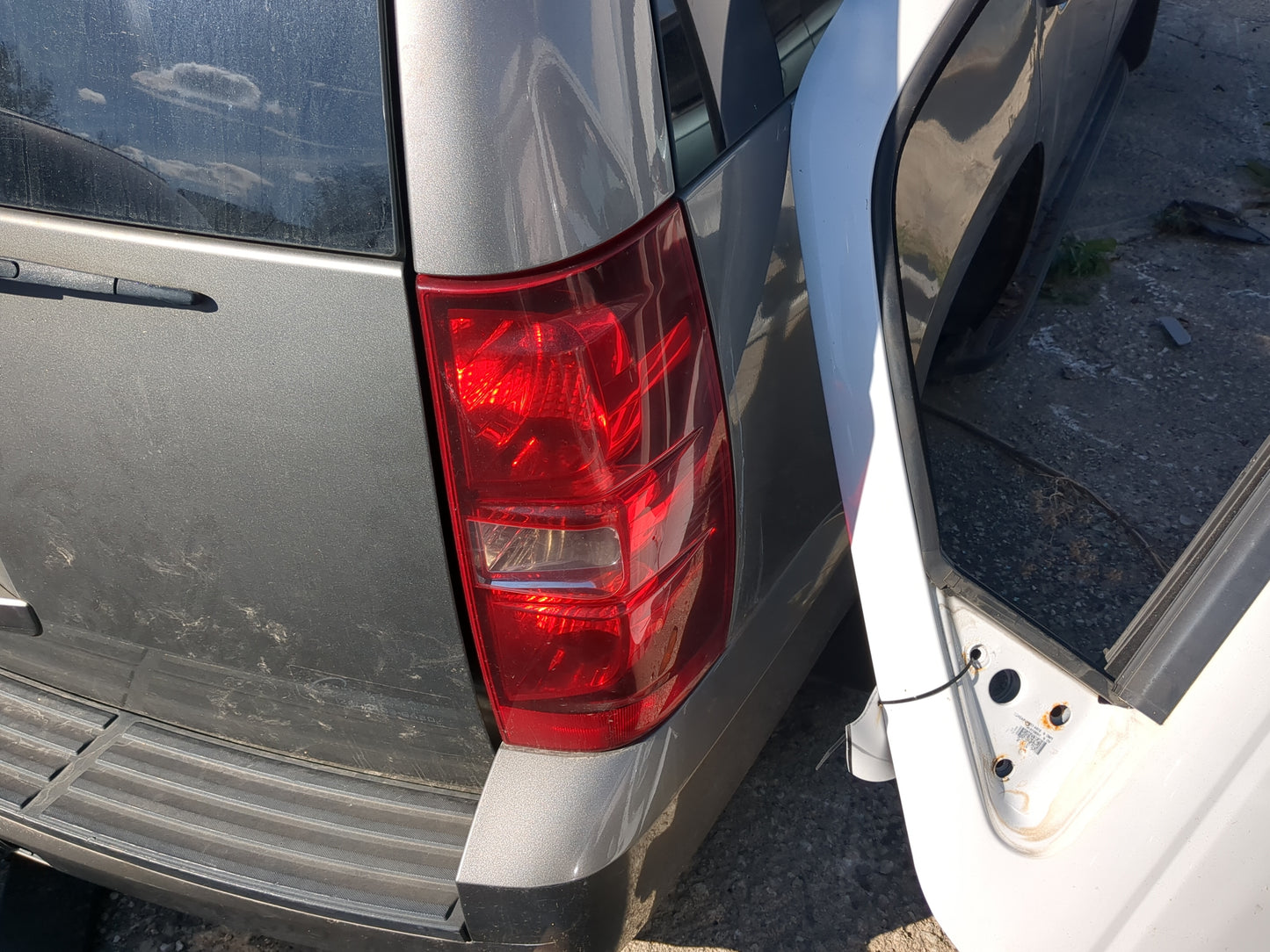 2007-2014 Chevrolet Tahoe Tail Light Assembly Passenger Right OEM Fits Fits 2007 2008 2009 2010 2011 2012 2013 2014 OEM Used